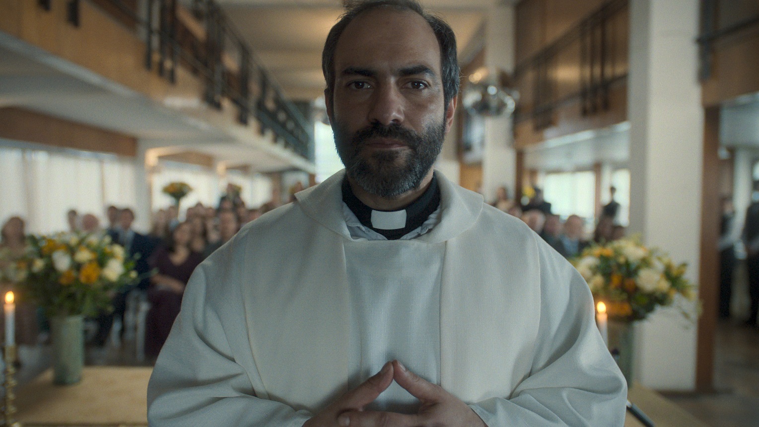 La historia real del sacerdote que supo de la muerte de Matute Johns y su  rol en la serie sobre el caso - La Tercera