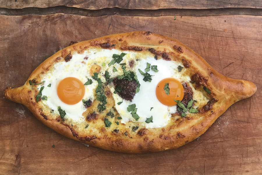 Otras cosas entretenidas para hacer con masa de pizza, como pizzetas,  palitos de queso y khachapuri - La Tercera