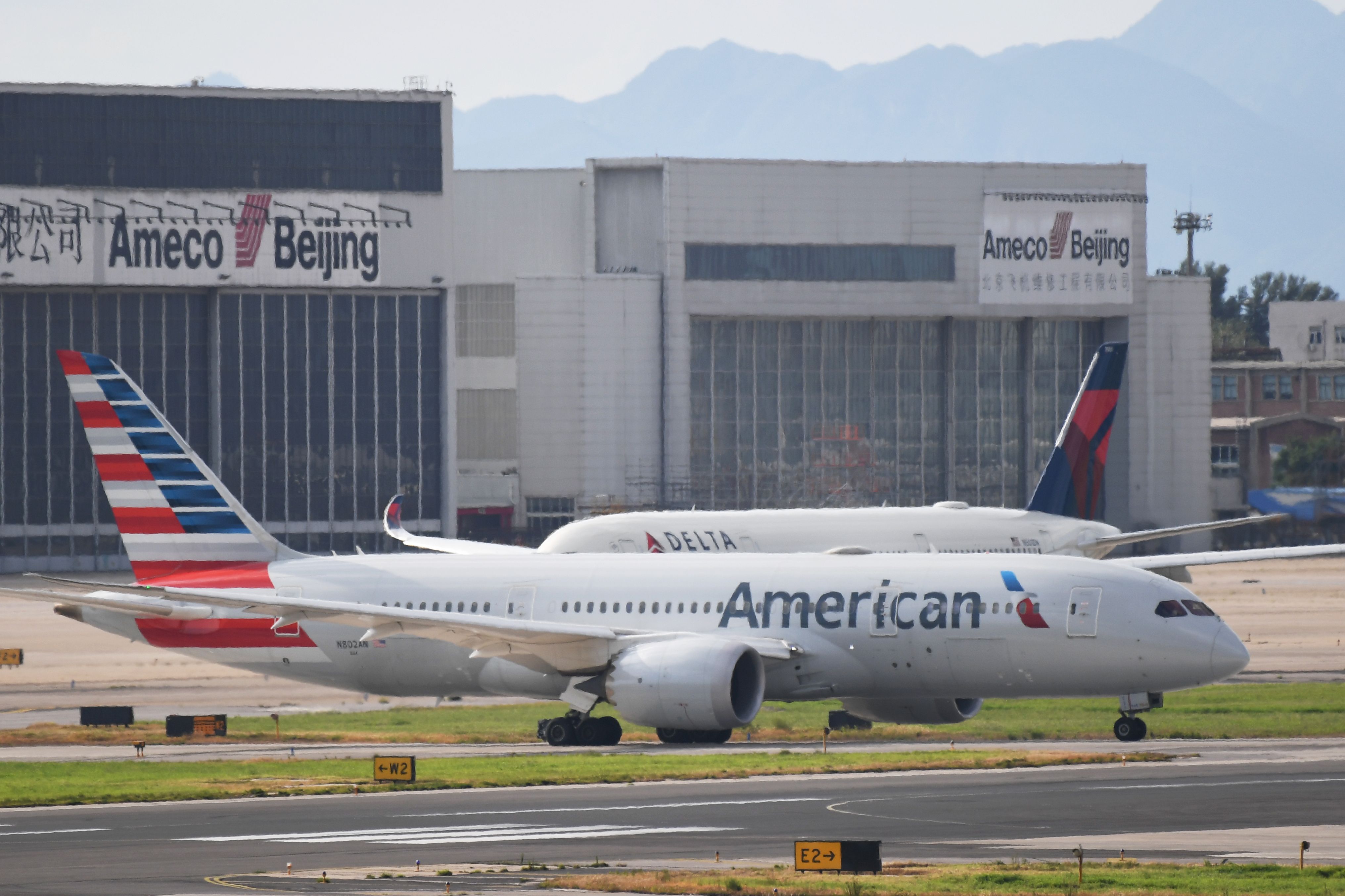 Aerolíneas mundiales empeoran perspectivas por coronavirus y recién esperan recuperar niveles previos a la crisis en 2024