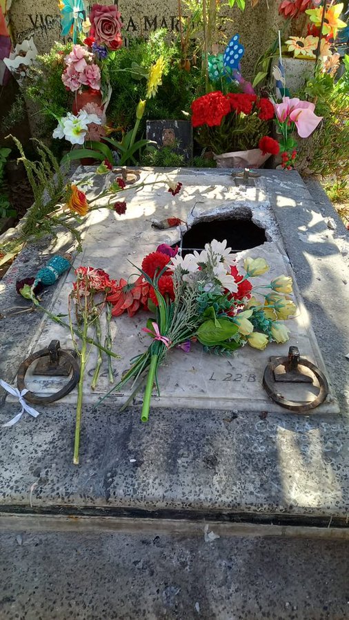 Vandalizan tumba de Víctor Jara en el Cementerio General - La Tercera