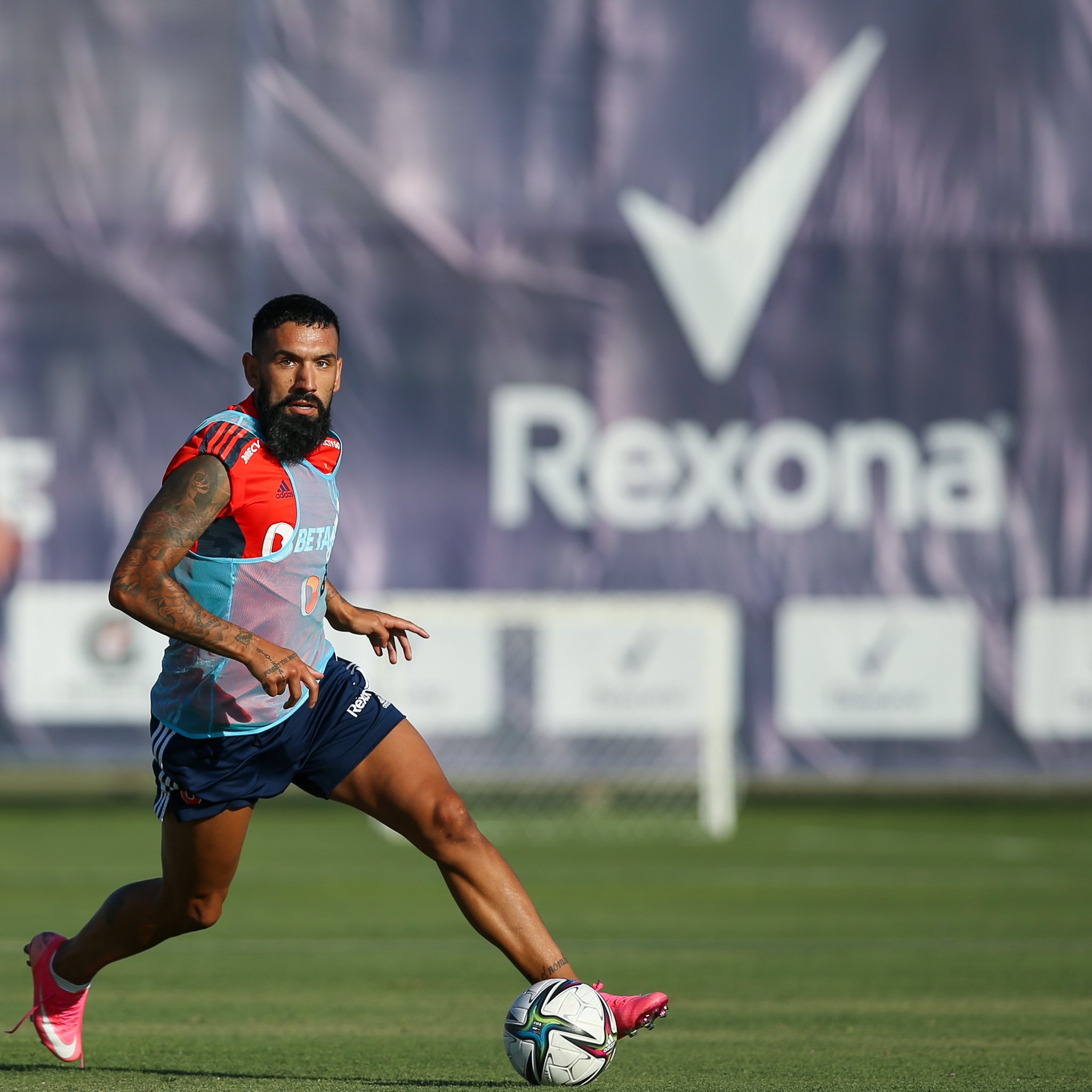 Ronnie Fernández, en una práctica azul