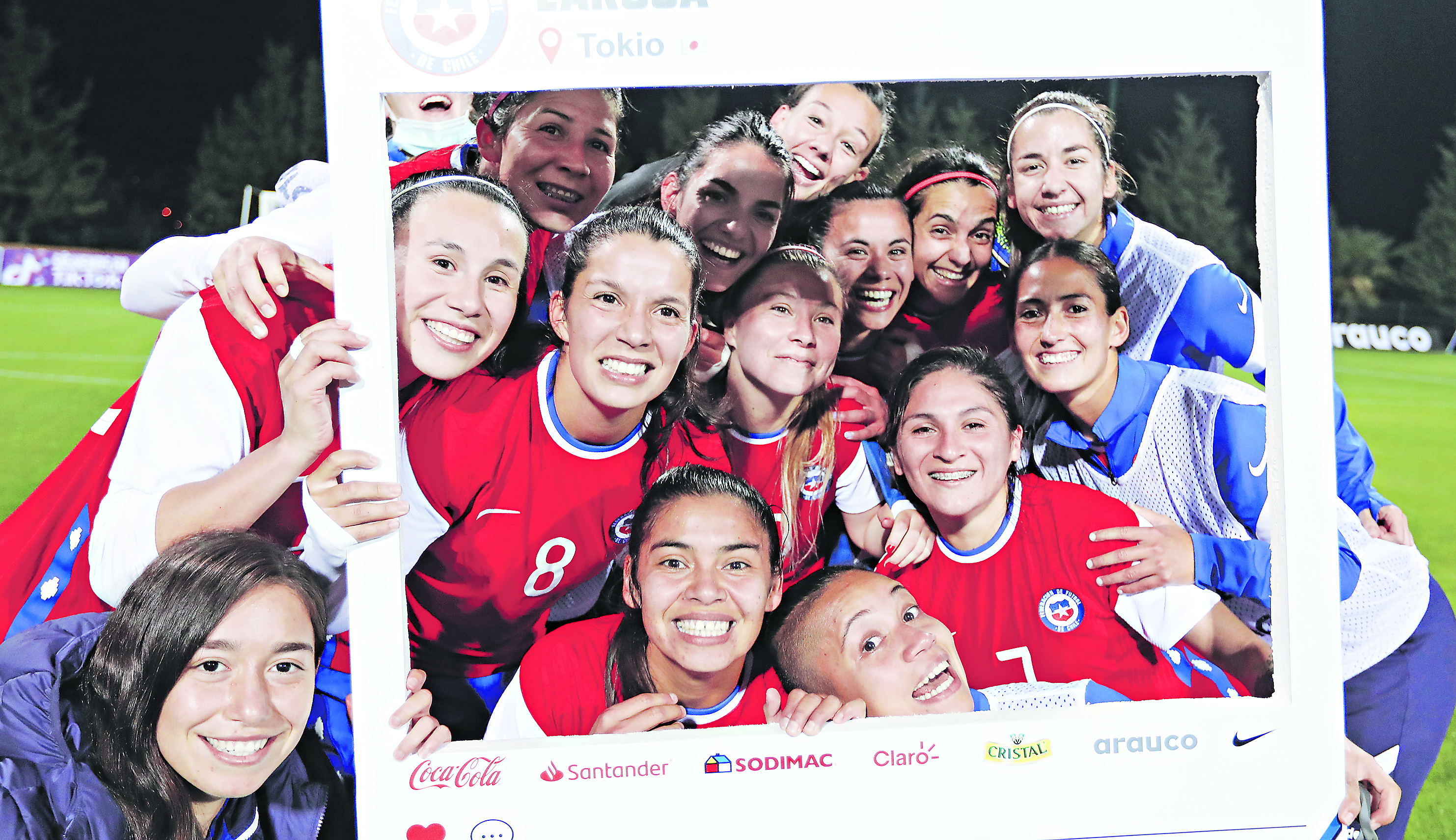 La selección chilena femenina celebra su clasificación a los Juegos Olímpicos de Tokio, tras superar a Camerún en el repechaje.