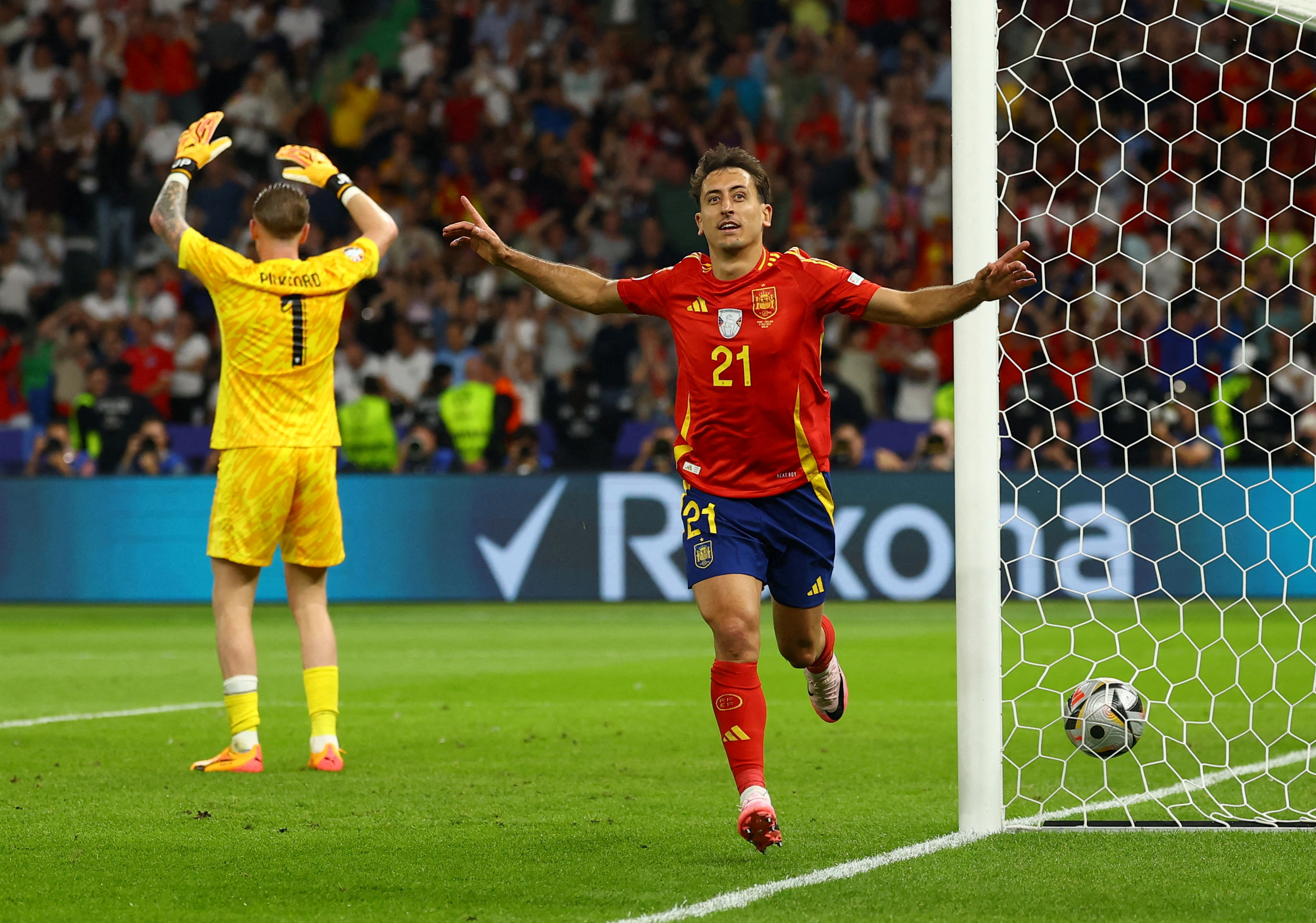Quién es Mikel Oyarzabal? La historia del héroe de España que se perdió el Mundial de Qatar por lesión y tuvo su revancha en la Eurocopa - La Tercera