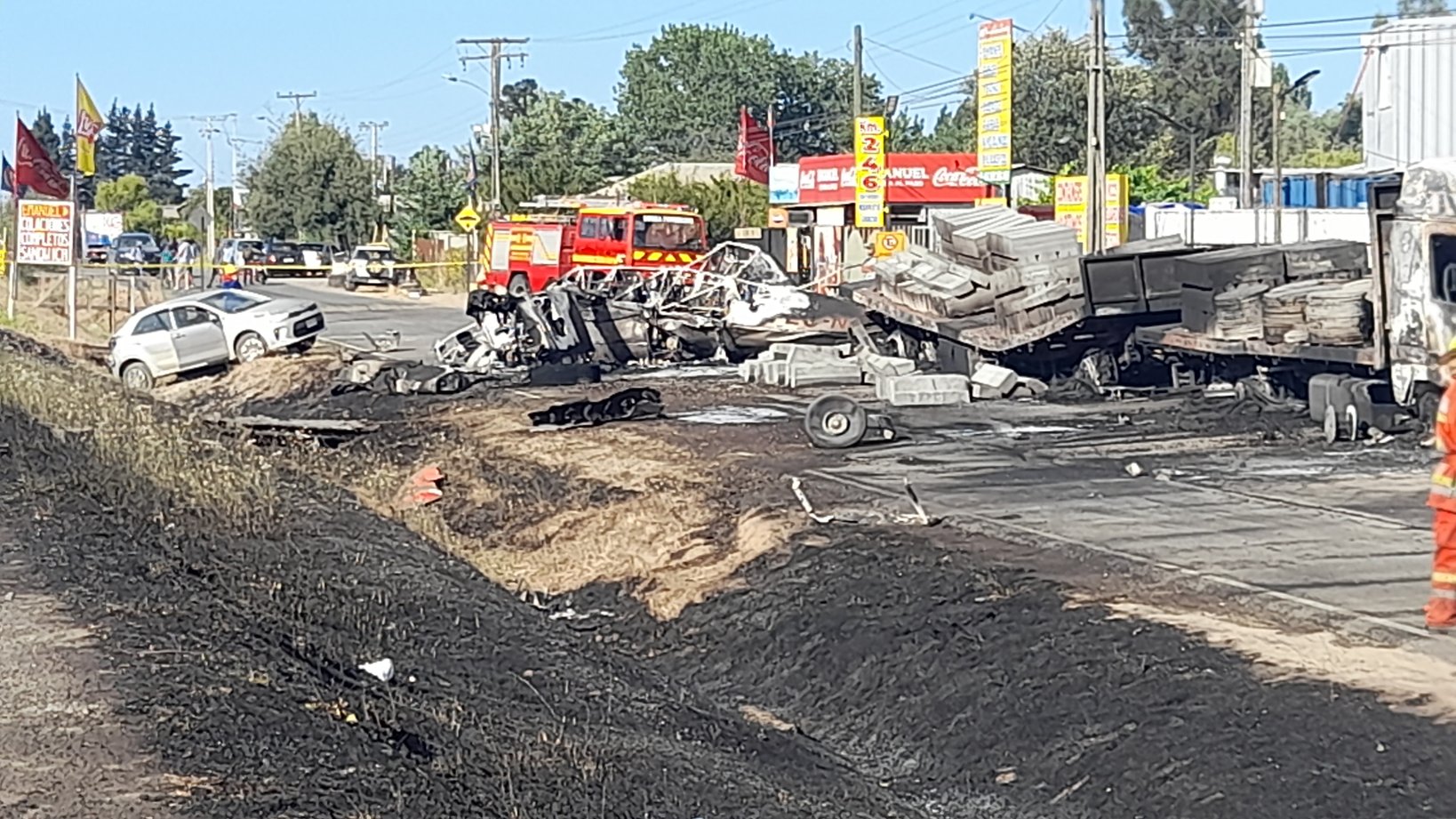 Fallecido en combate: quién era el piloto del avión que capotó extinguiendo  un incendio en Talca - La Tercera