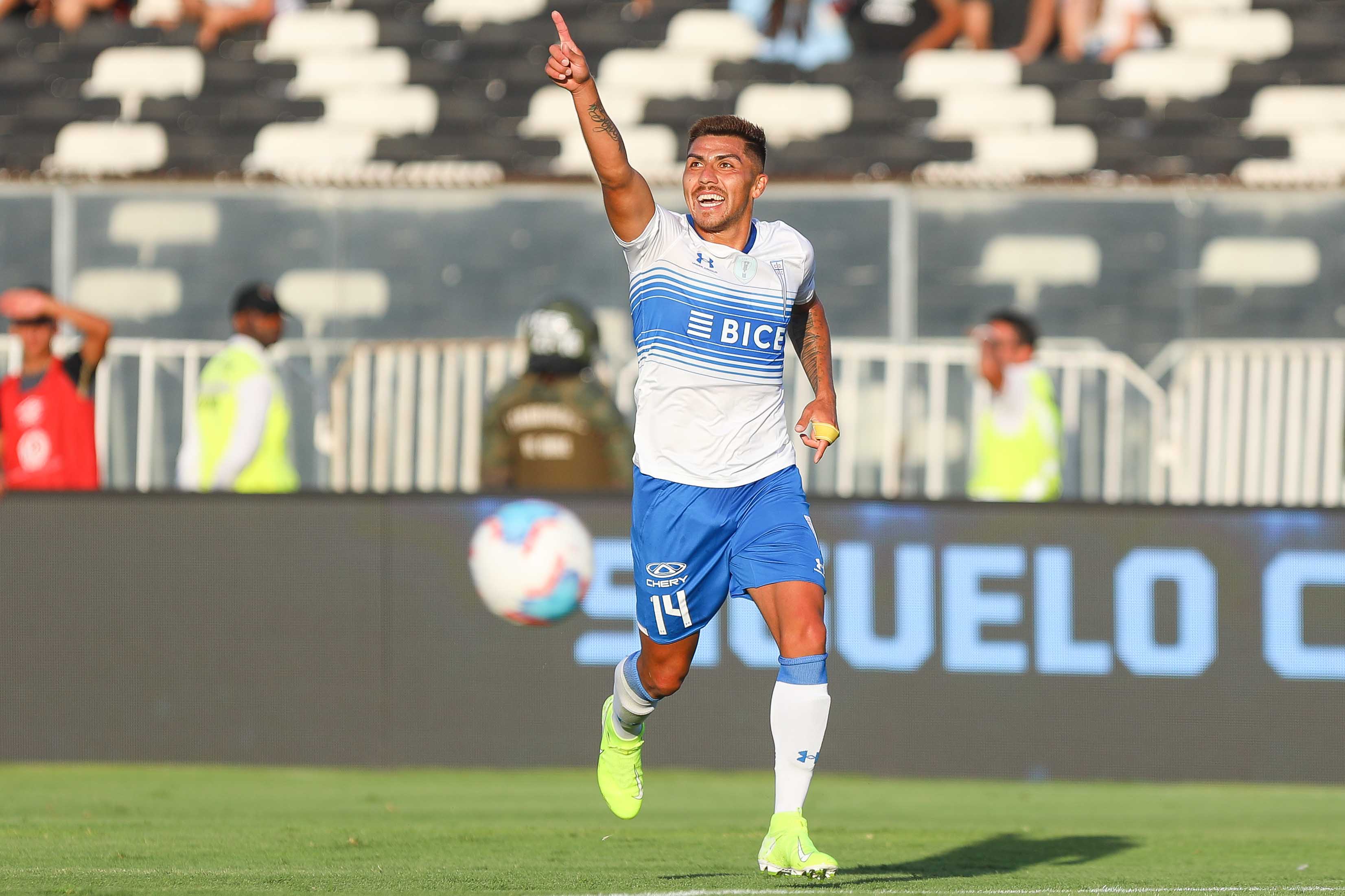 César Pinares fue presentado como nuevo jugador de Universidad Católica.