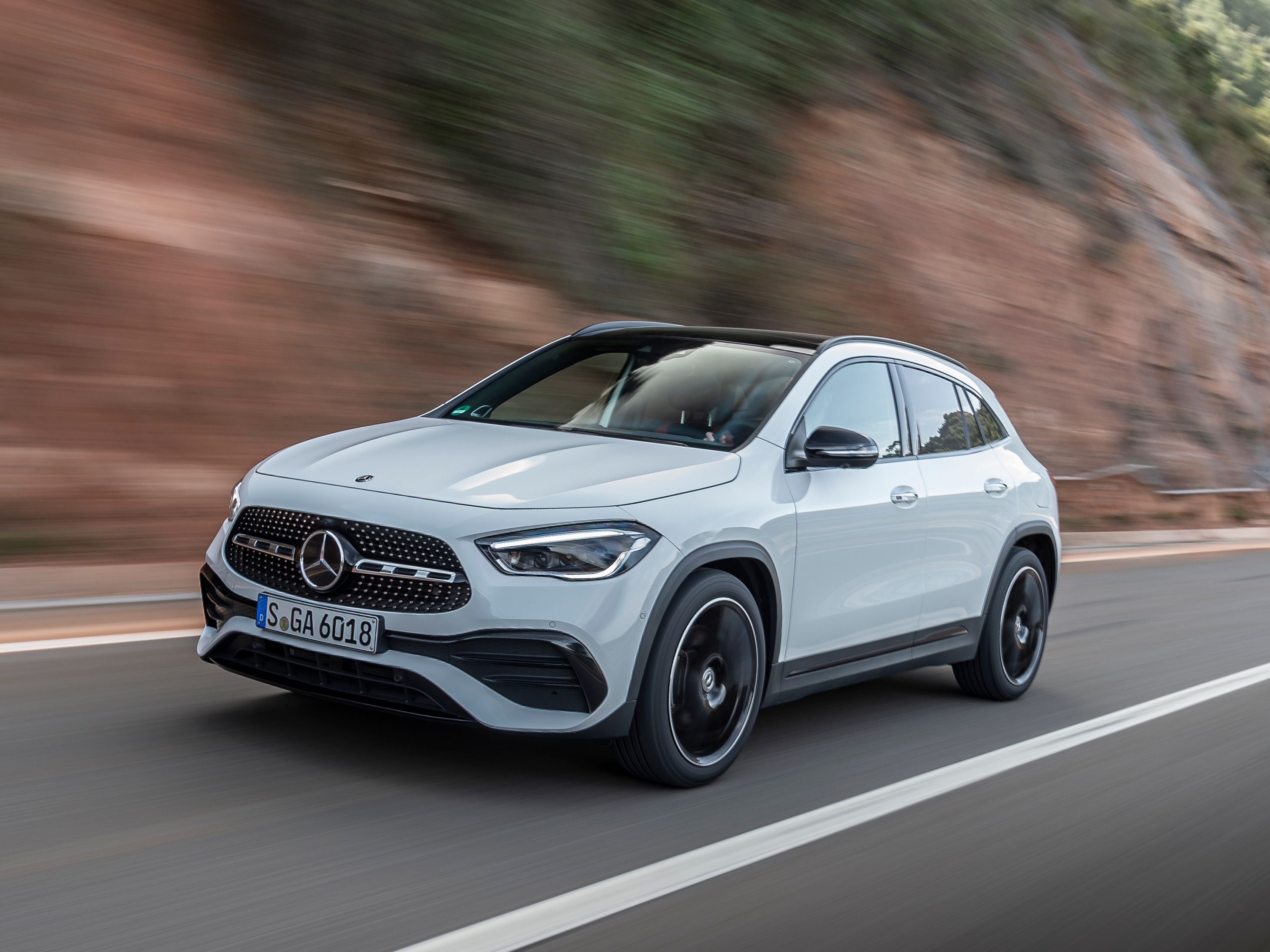 Mercedes-Benz GLA: llega la renovación del best seller de los SUV en la  marca alemana - La Tercera