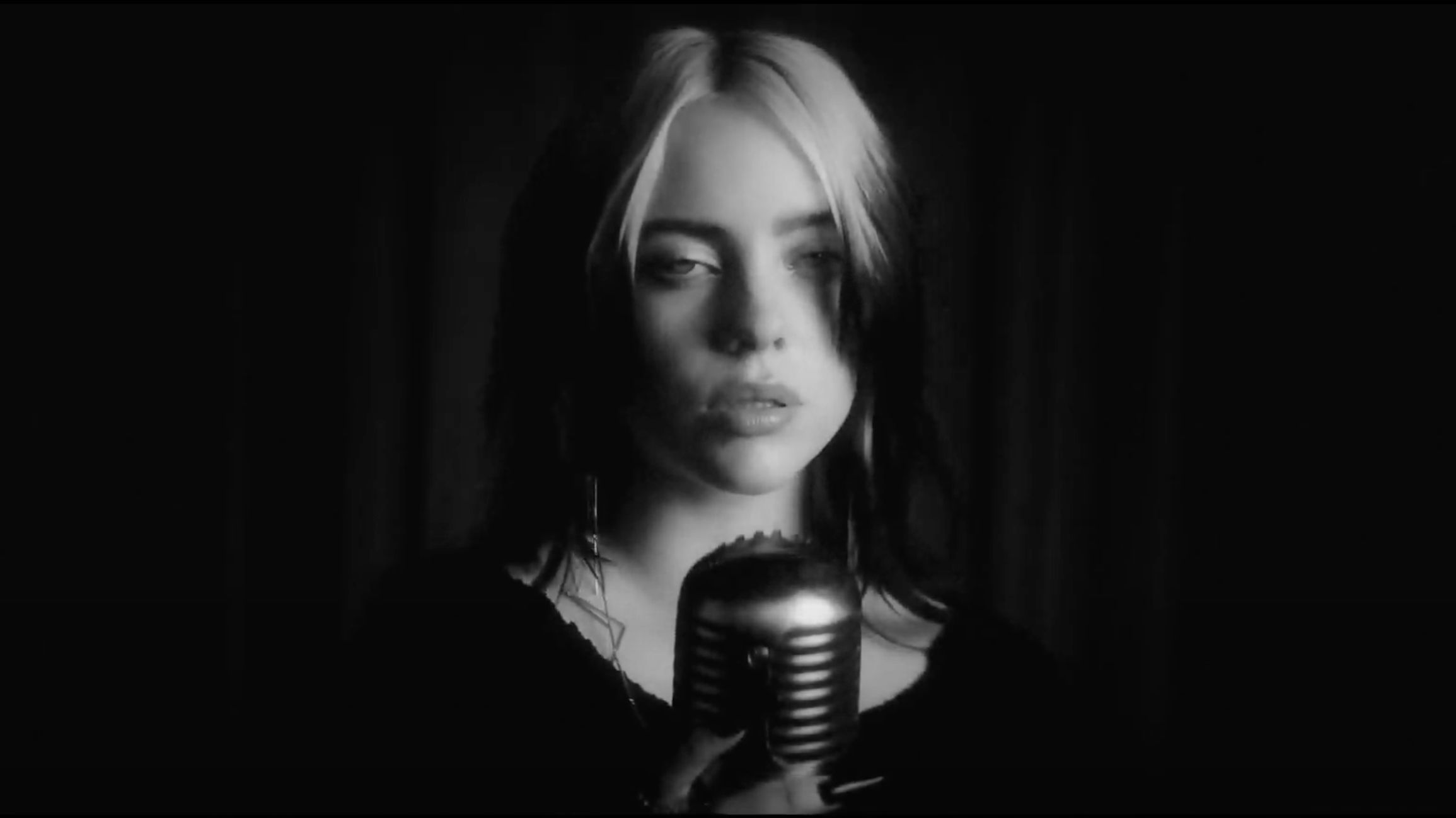 James Bond No Time To Die Billie Eilish Debuta Videoclip De Su Cancion Para El Agente 007 La Tercera