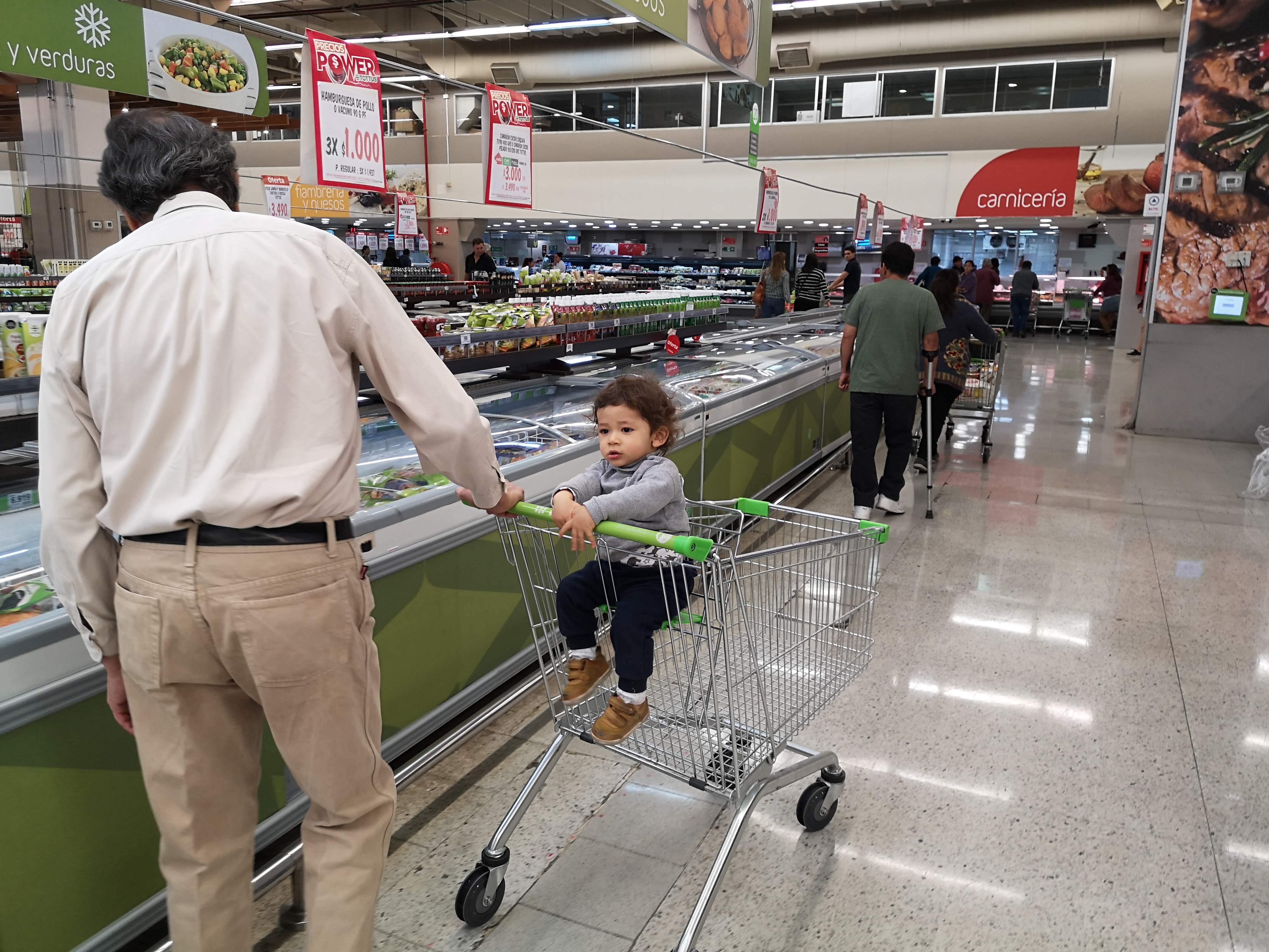 Comercio advierte complejidades prácticas por prohibición de venta de productos no esenciales en supermercados