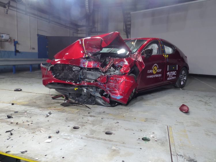 Euro NCAP Mazda 3 (2)