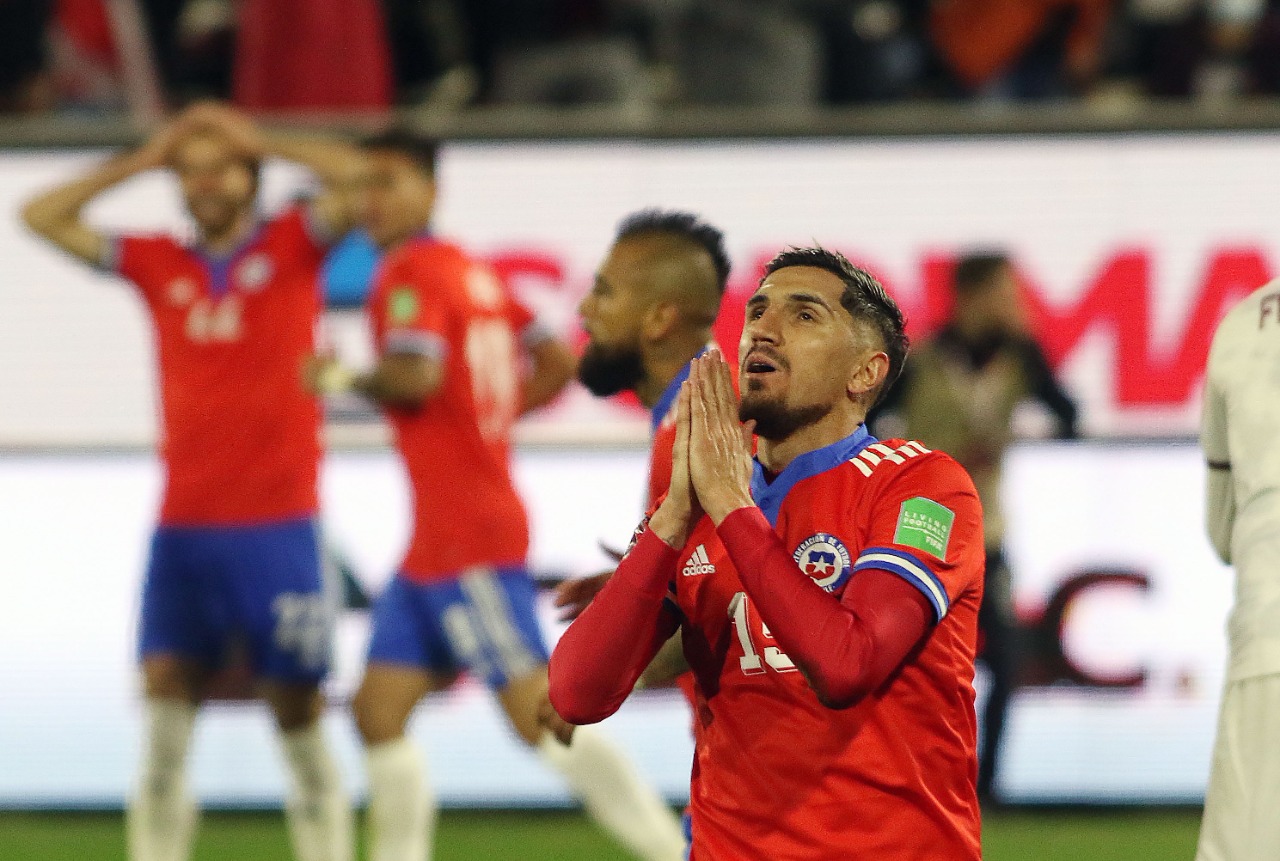 Diego Valdés, en uno de los encuentros de la Selección.