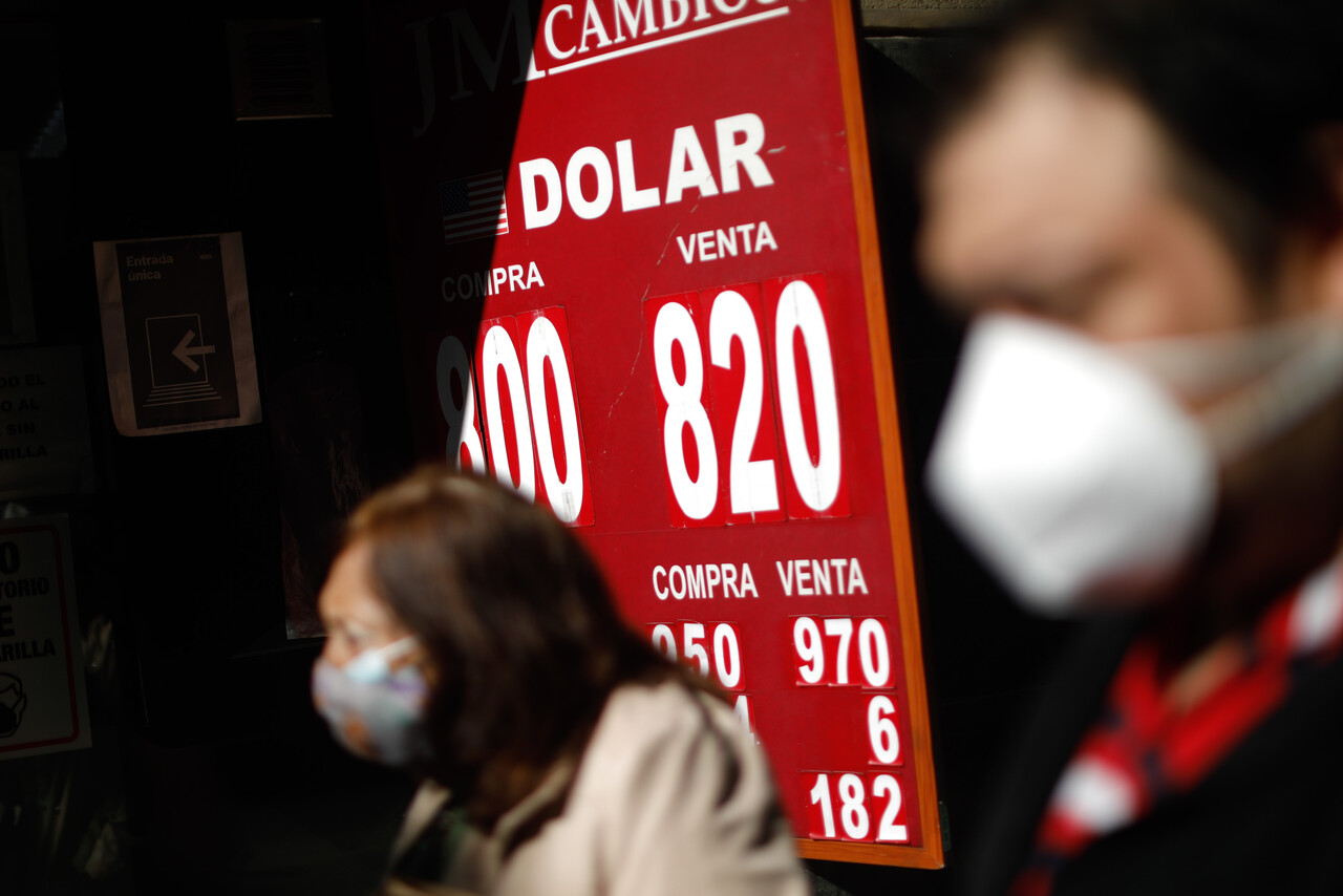 El mercado cambiario se enfría tras la frenética jornada postelecciones y el dólar opera sin cambios