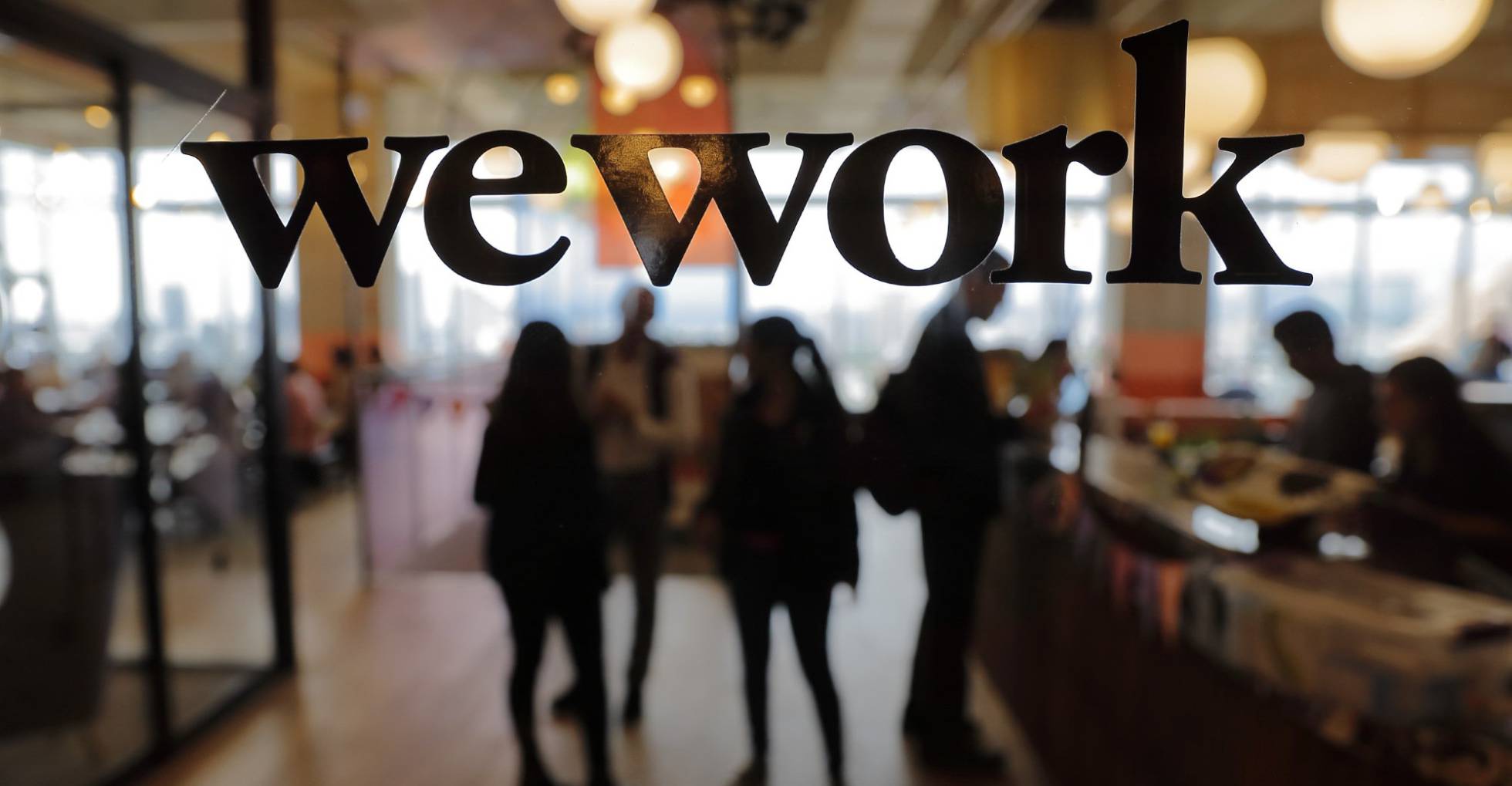 WeWork pasó de ser una empresa valorizada en US$47 mil millones a estar no muy lejos de la quiebra.