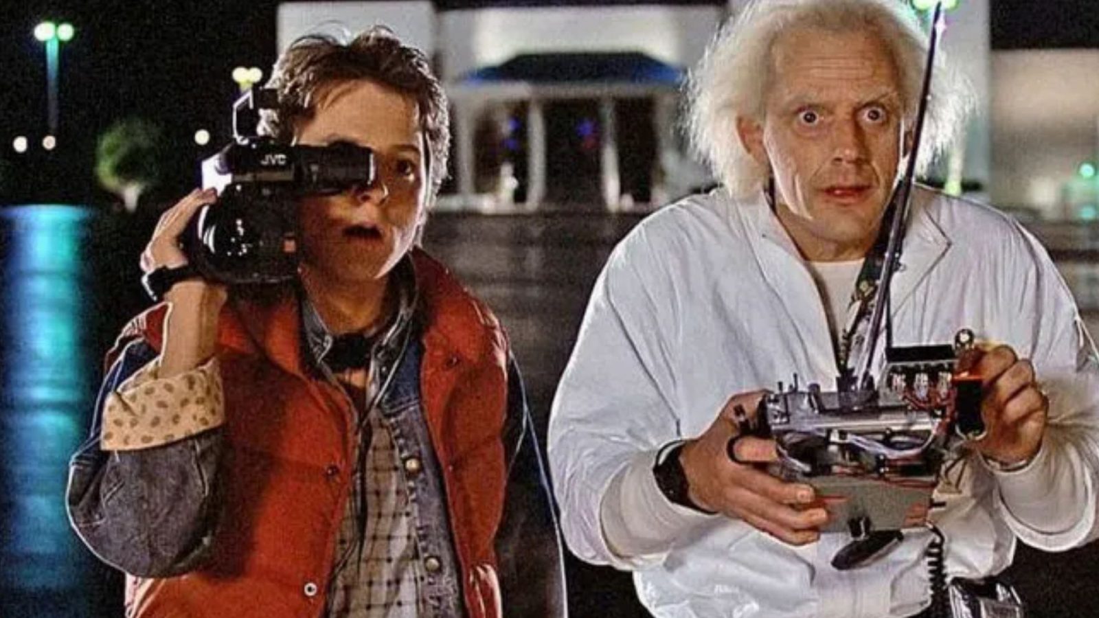 Volver al futuro: Marty McFly y el Doc Brown se reúnen vía Zoom - La Tercera