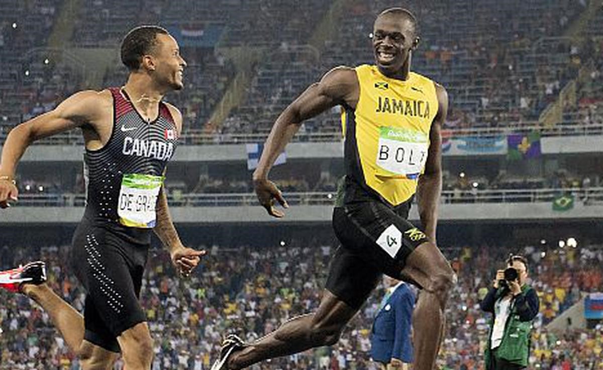 El recordado final de la semifinal de los 200 metros planos en Río, entre De Grasse y Bolt.