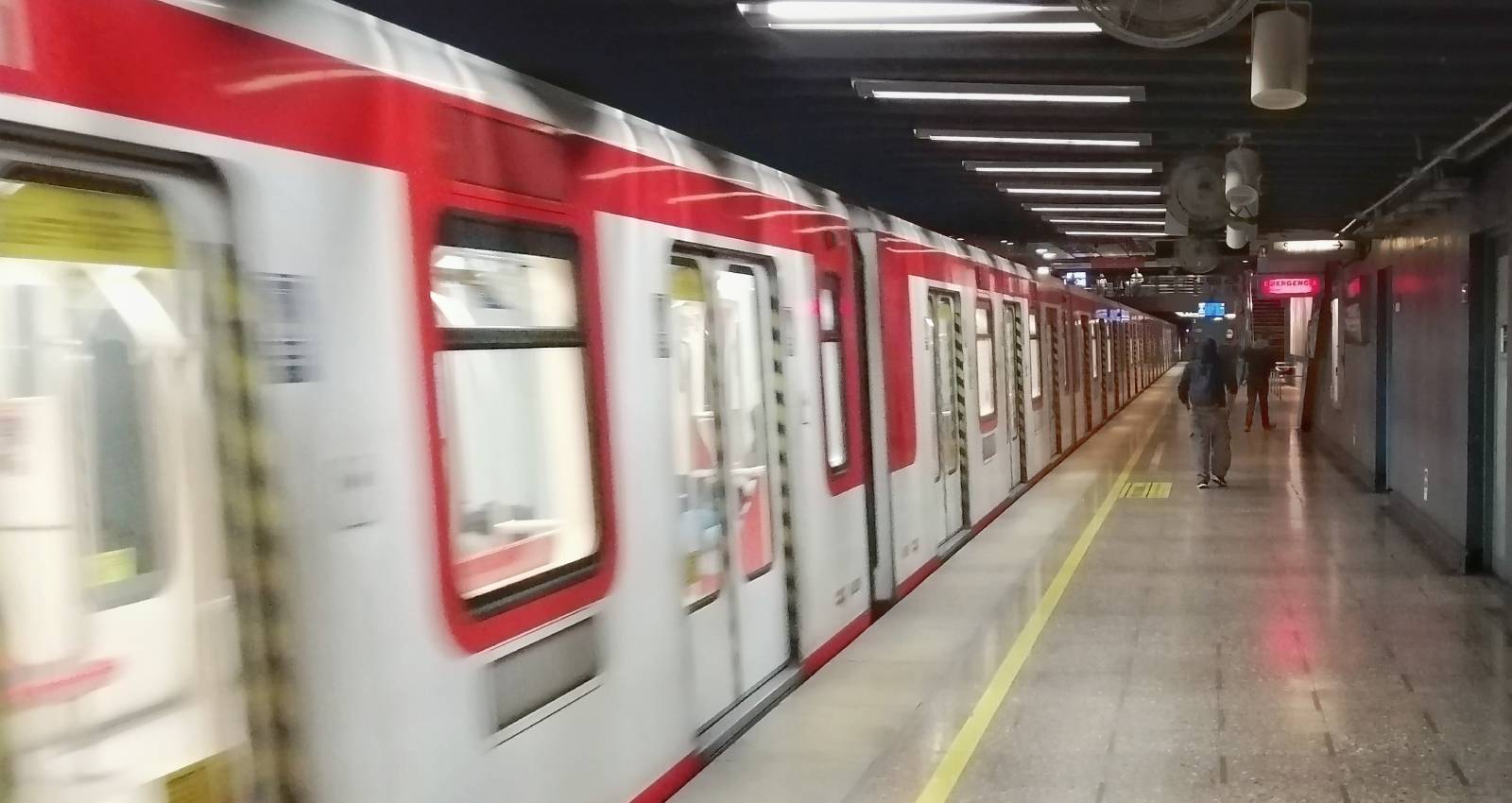 Metro informa que todo el servicio de la L4 está operativo - La Tercera