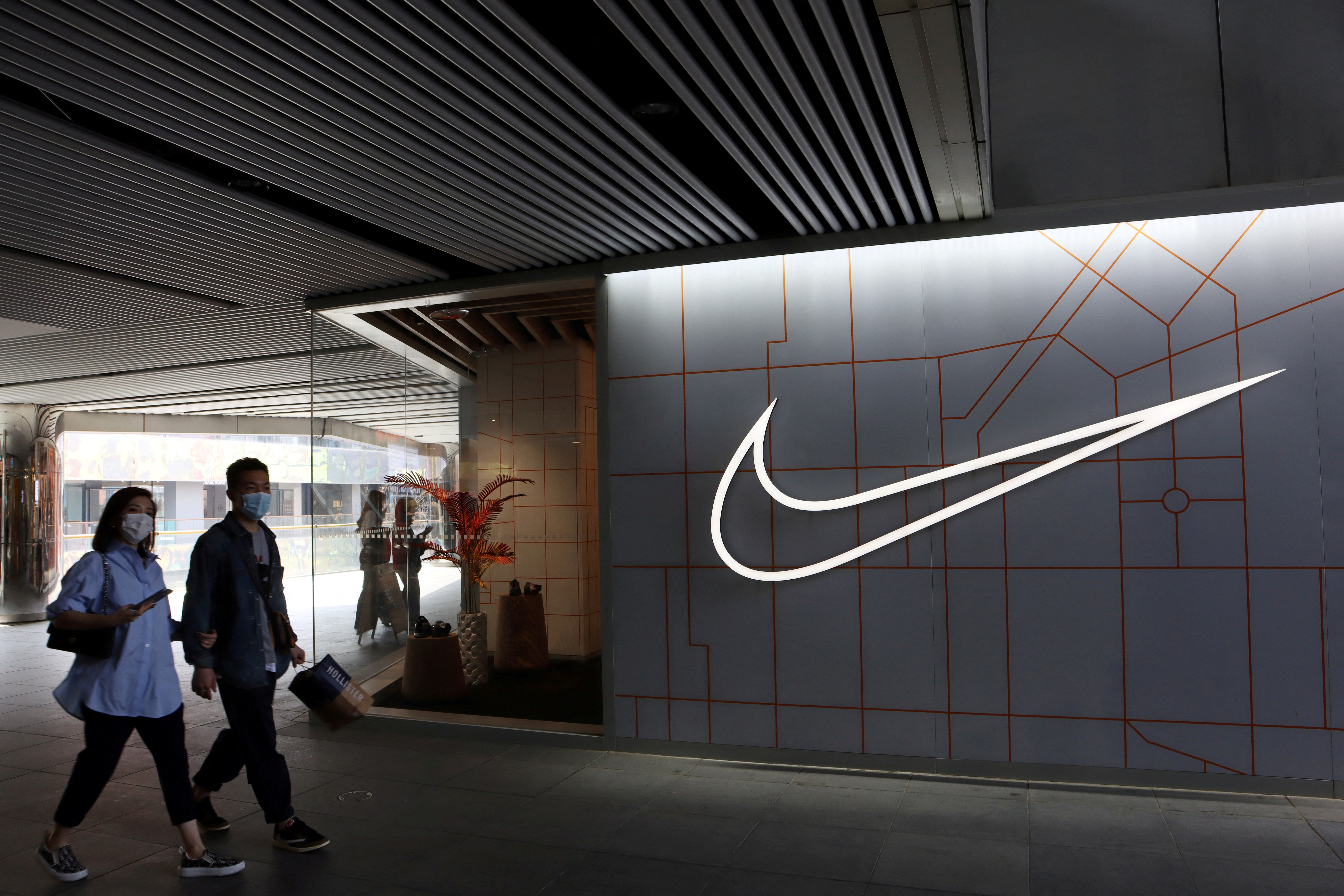 Debería Fuera de plazo Adiccion Las ventas de Nike superan las estimaciones a medida que aumenta la demanda  de zapatillas en América del Norte - La Tercera