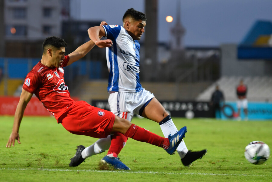 Los caleranos vencieron a los Pumas en el último duelo en el Calvo y Bascuñán. FOTO: AGENCIAUNO