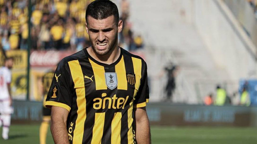 El defensa Fabricio Formiliano, de Peñarol, es pretendido por Colo Colo. El presidente del equipo uruguayo, Ignacio Ruglio, aseguró que no se irá al Cacique.