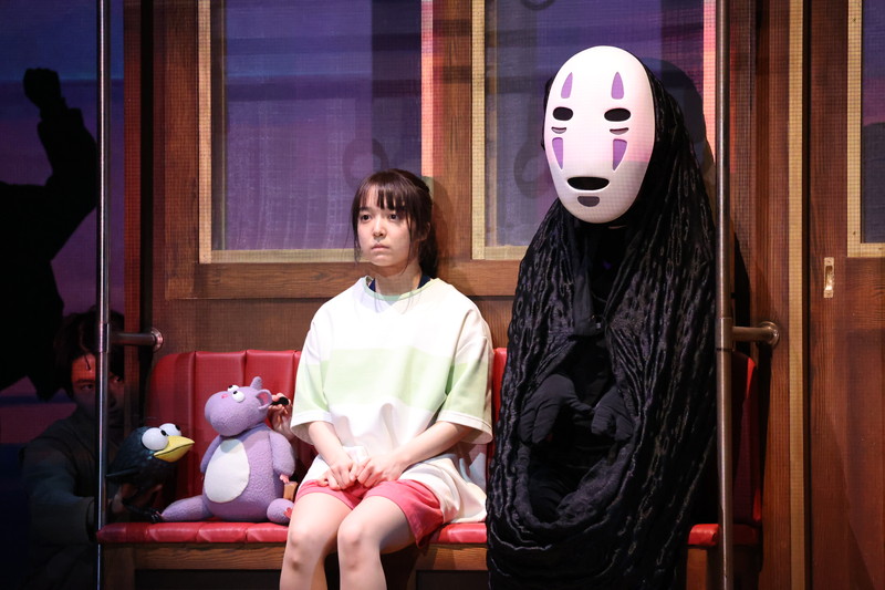 La obra de teatro basada en “El viaje de Chihiro” luce impresionante - La  Tercera