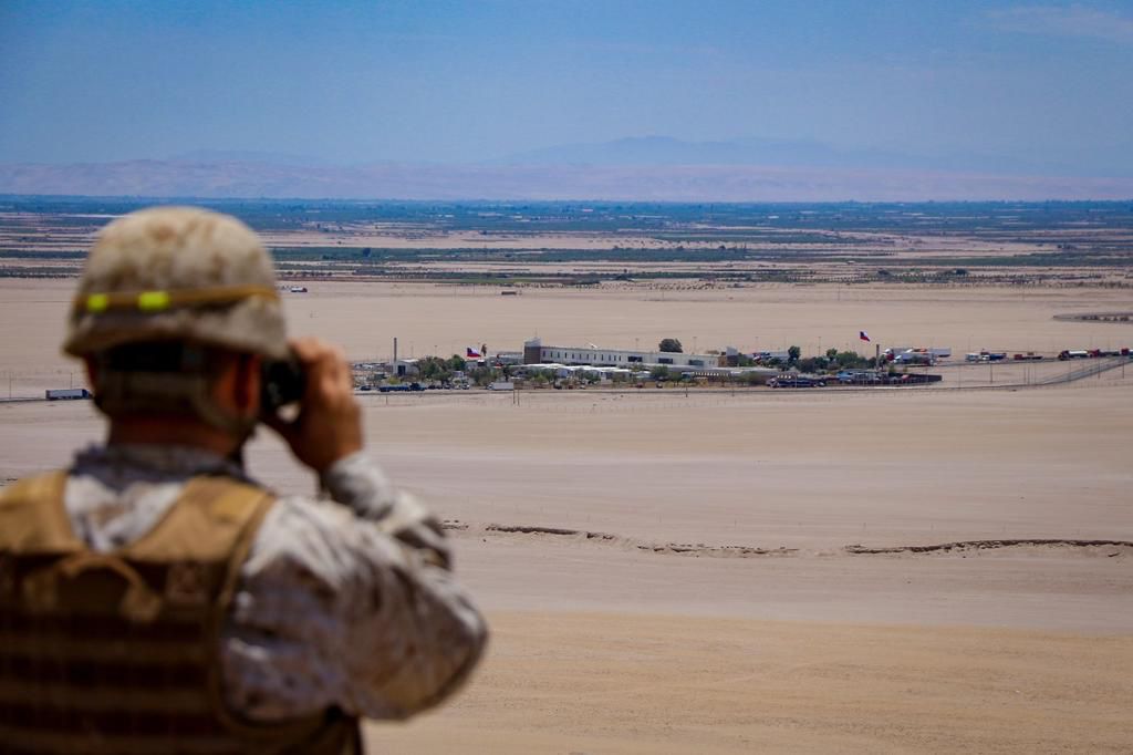 Extender tiempos de detención y registro de vestimentas hasta 10 km antes de la frontera: gobierno endurece medidas para el control migratorio