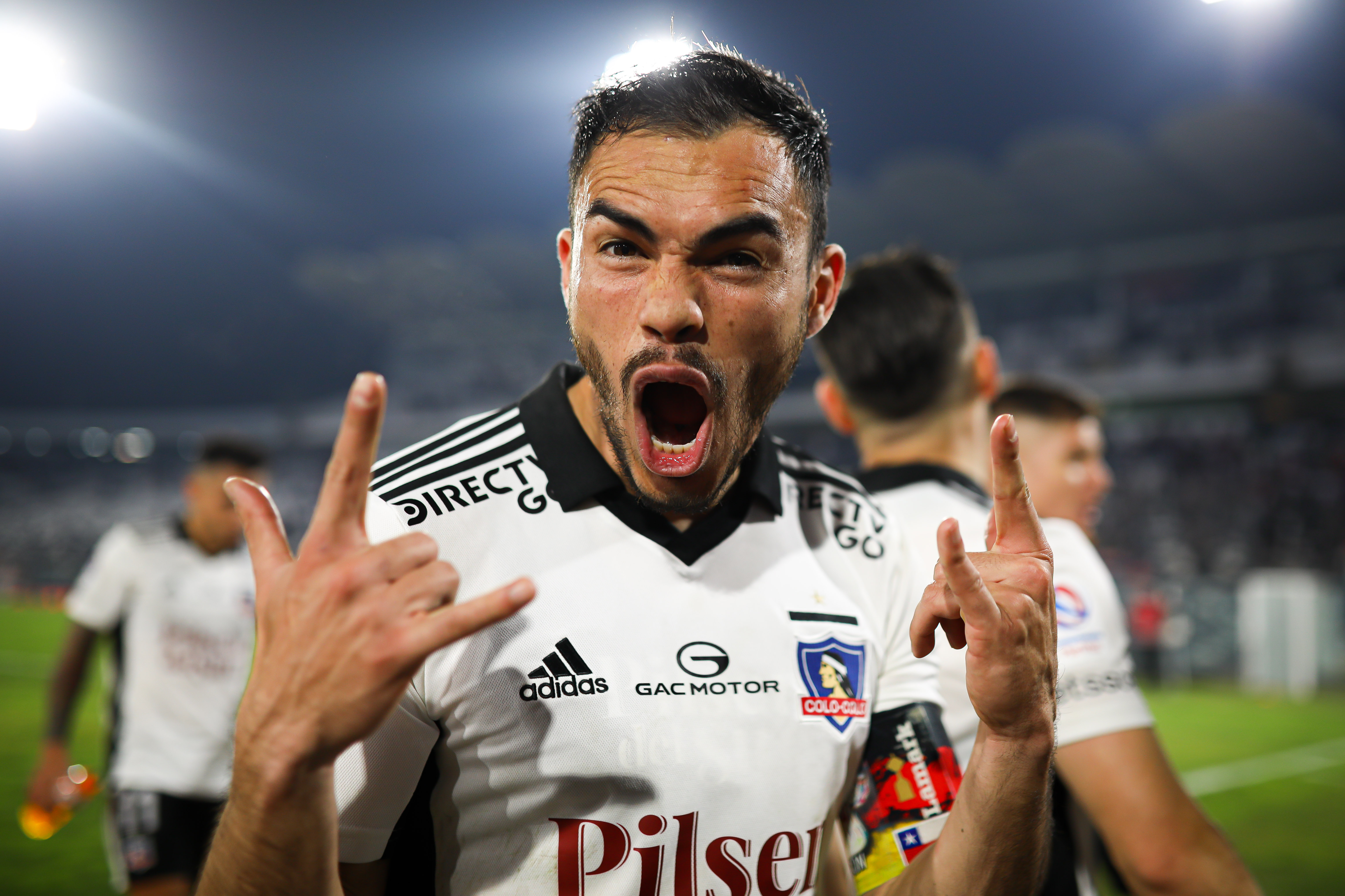 Jugadores de Colo Colo celebran al terminar el partido, Gabriel Suazo, durante el partido válido por la décima octava fecha del Campeonato Nacional 2022, entre Colo Colo y Huachipato, disputado en el Estadio Monumental.