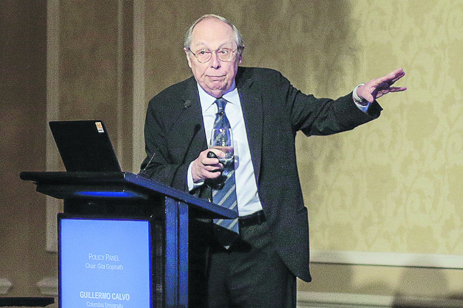 Guillermo Calvo, académico de  Harvard