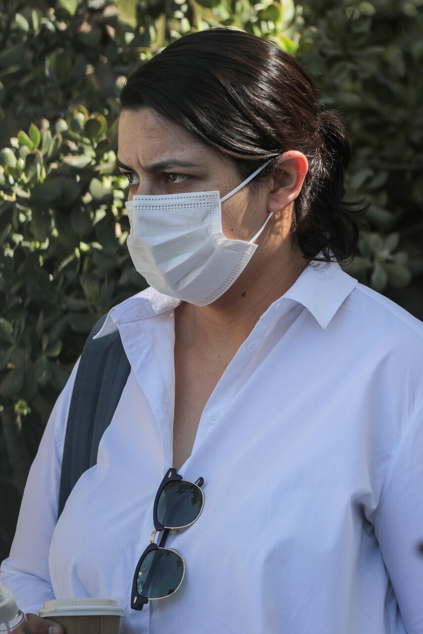 3 de enero del 2022/SANTIAGO
Francisca Perales, llega al comando del presidente electo, en la calle Condell 249, en la comuna de Providencia, tras las fiestas de fin de año.
FOTO: SEBASTIAN BELTRAN GAETE/AGENCIAUNO