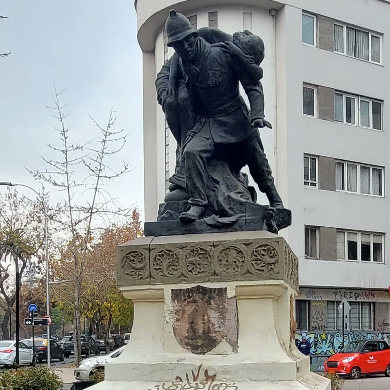 Monumento de Bomberos fue vandalizado