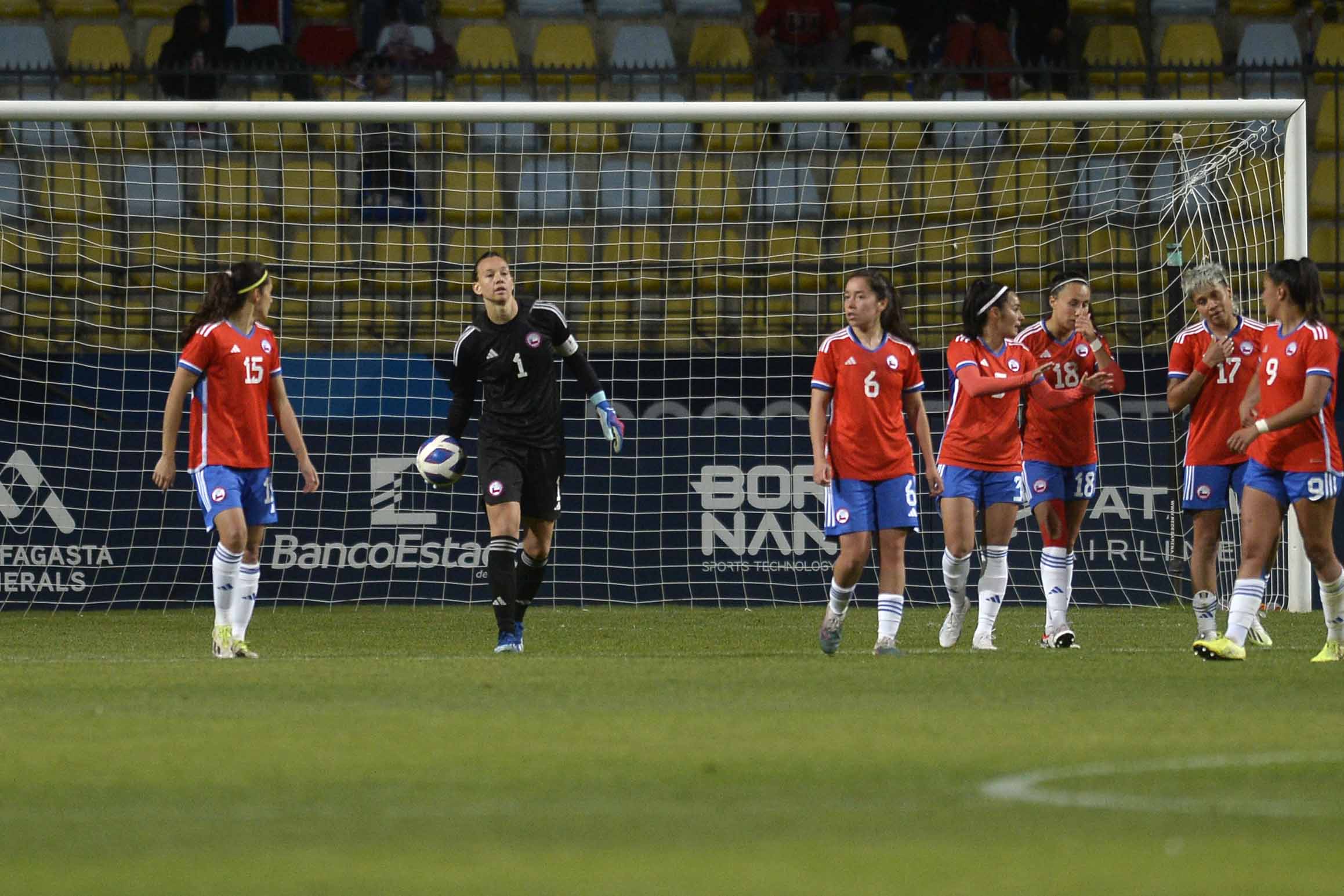 El capitán de Uruguay en Santiago 2023: Alan Saldivia sale al paso de la  Roja de Berizzo - La Tercera