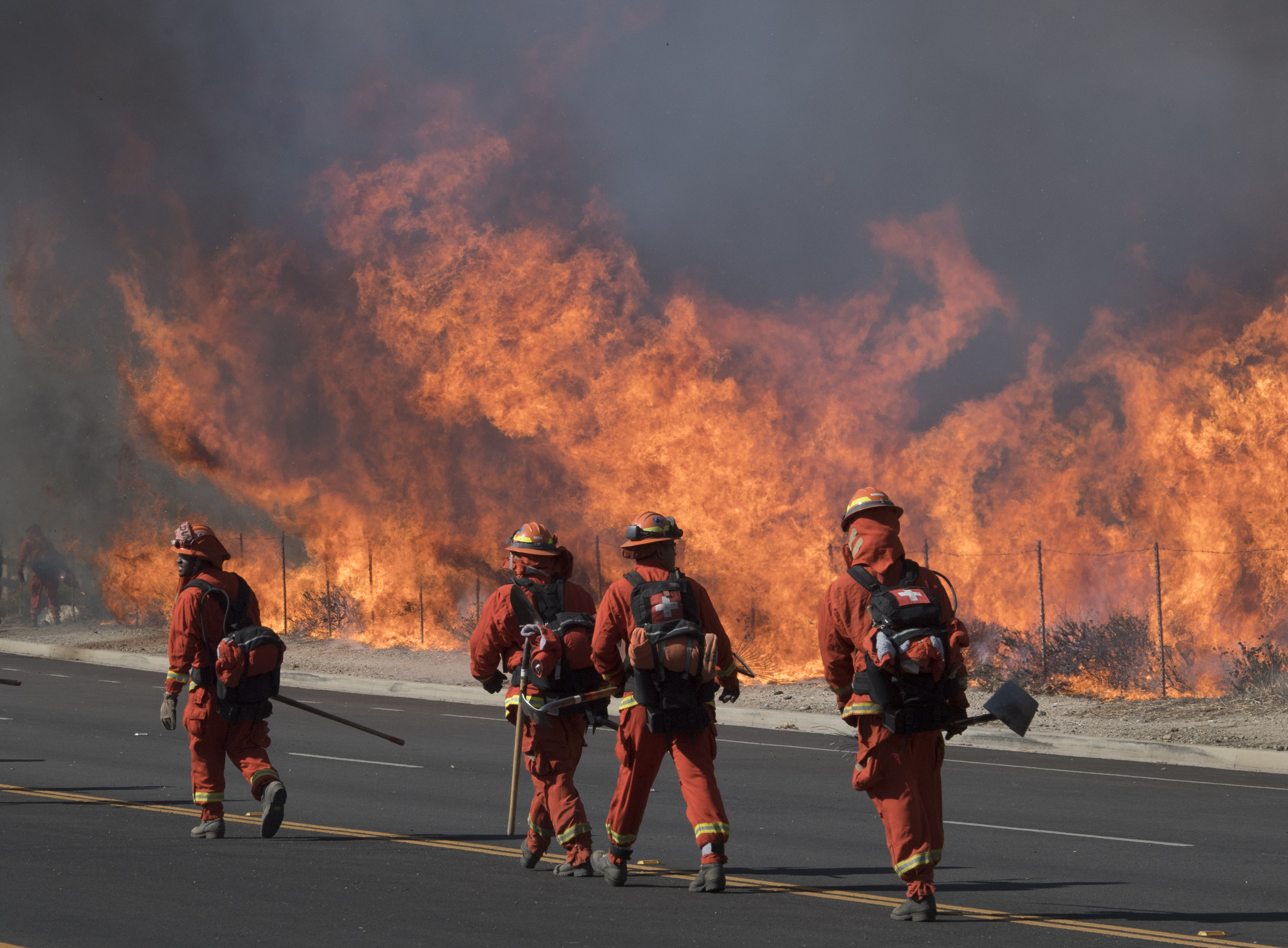 Reos De Naranja Los Convictos Que Combaten Incendios Forestales En California La Tercera