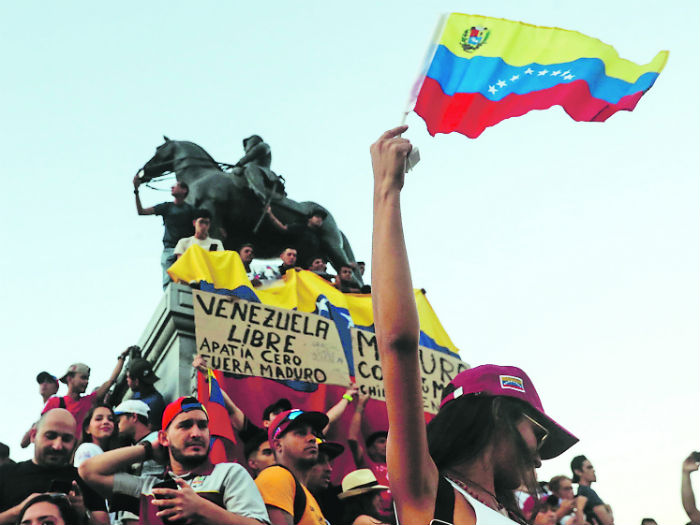 Imagen Miles de venezolanos (24789865)