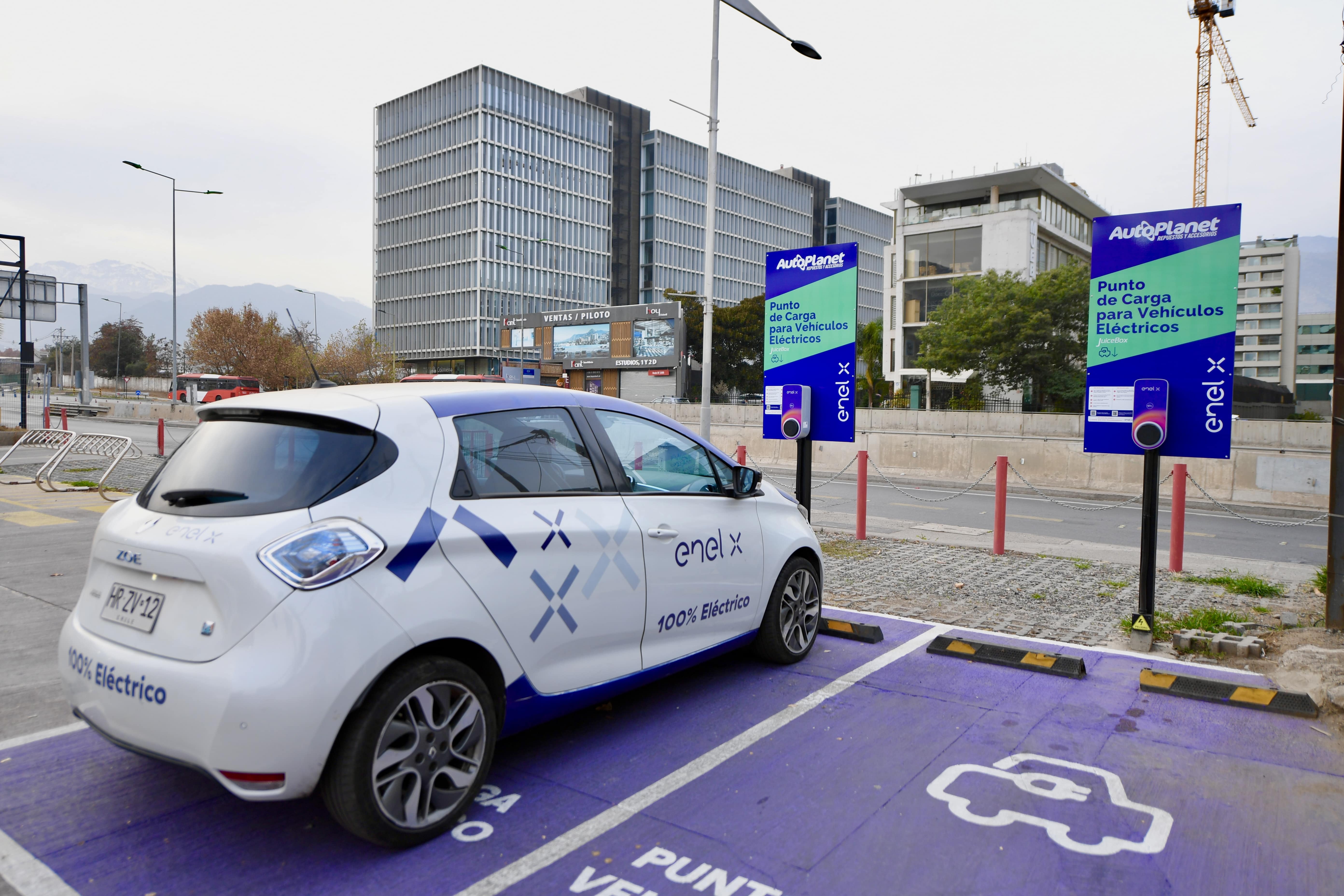 Autoplanet y Enel X inauguran cuatro puntos de carga públicos para autos  eléctricos - La Tercera