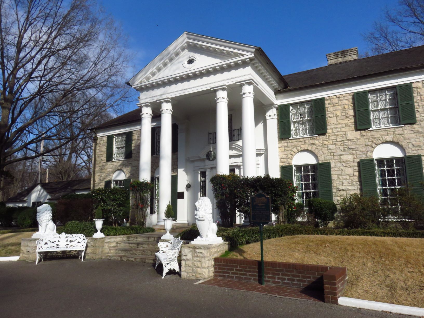 El frontis de Graceland.