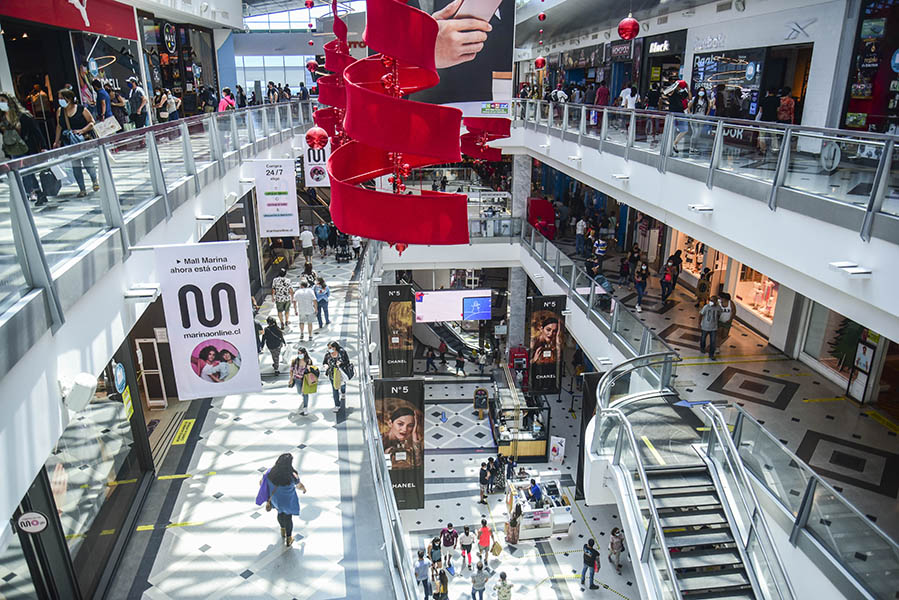 VIÑA DEL MAR: Personas visitan Mall Marina Arauco durante fin de semana