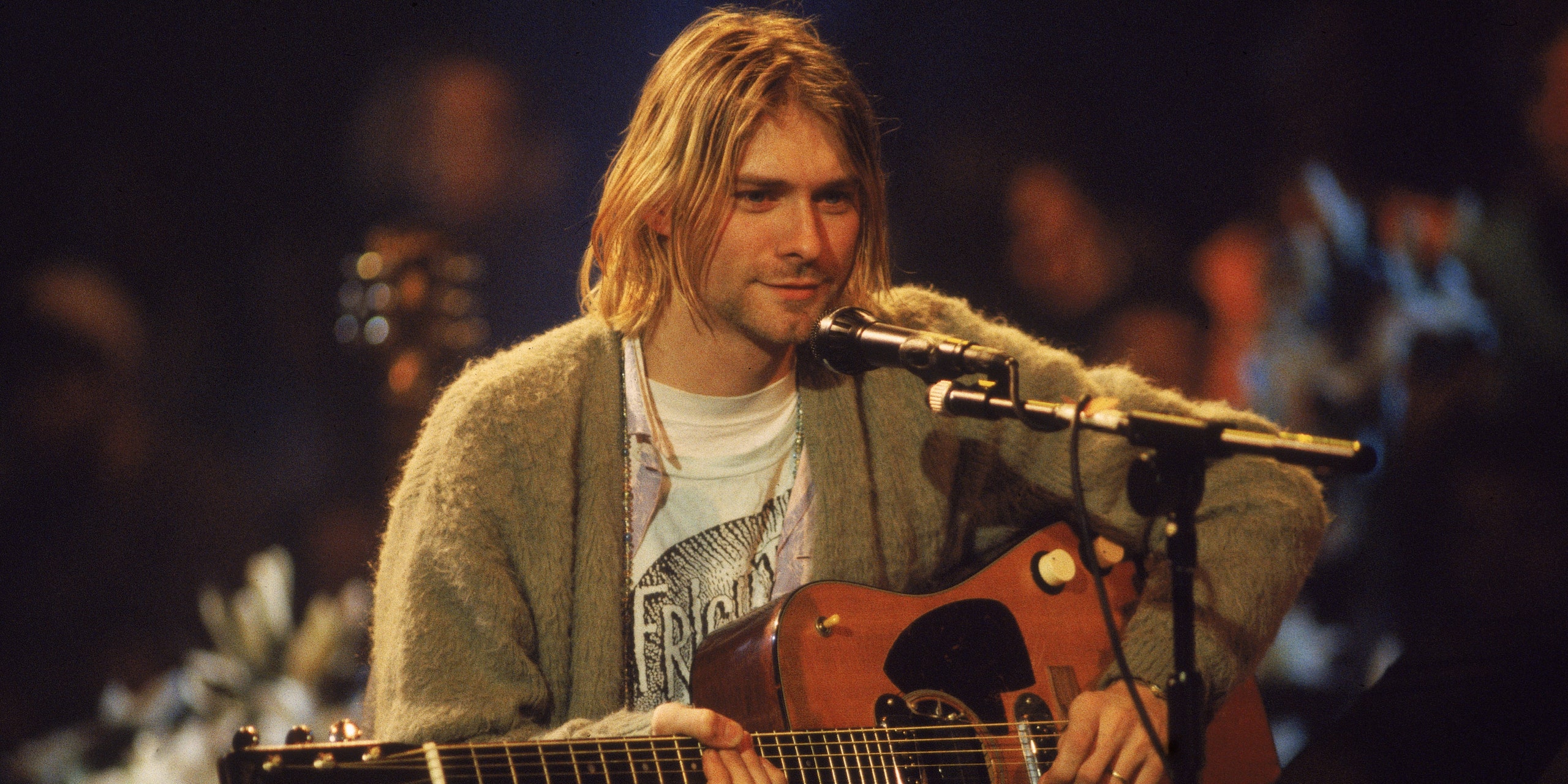 La guitarra de Kurt Cobain se convierte en la más cara de la historia - La  Tercera