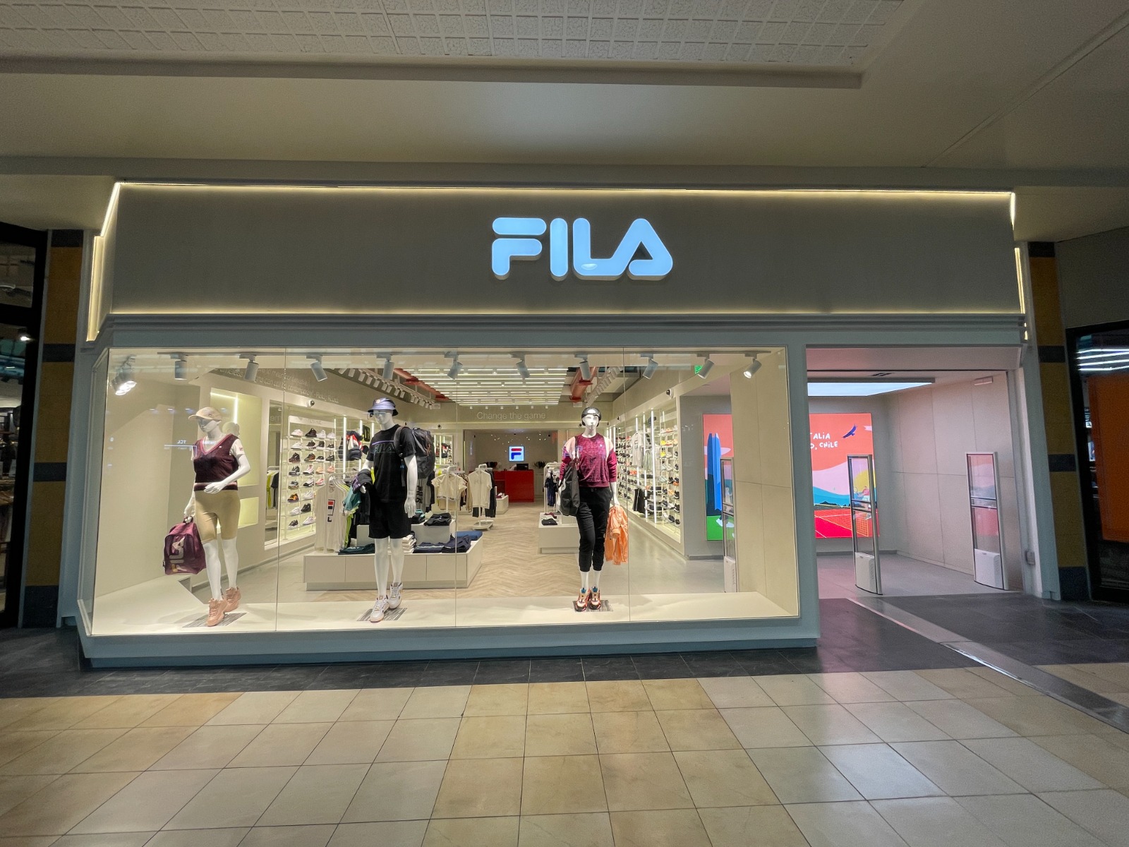 Fila llega al Mall Florida Center La Tercera