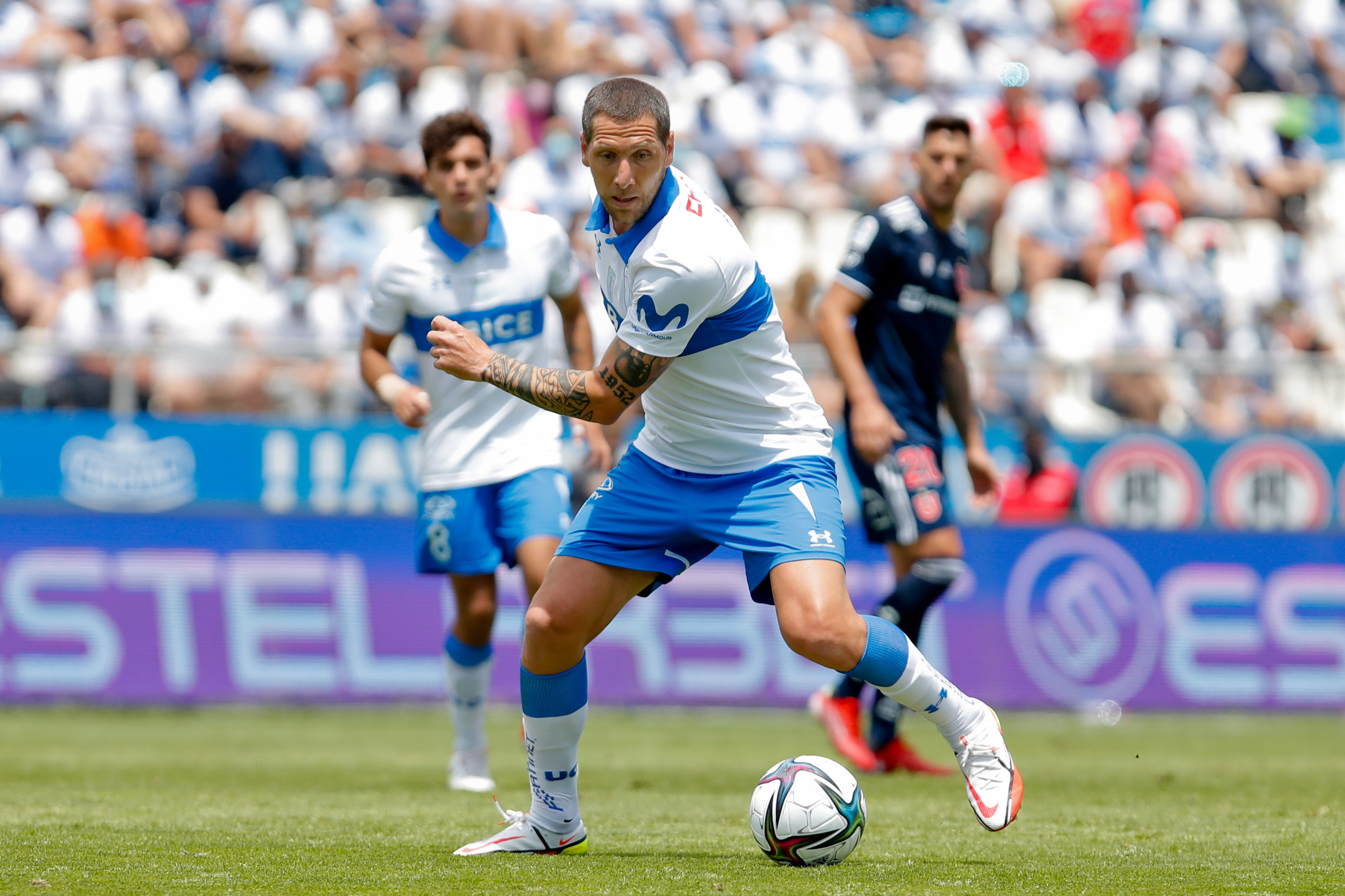 Luciano Aued, volante de Universidad Católica.