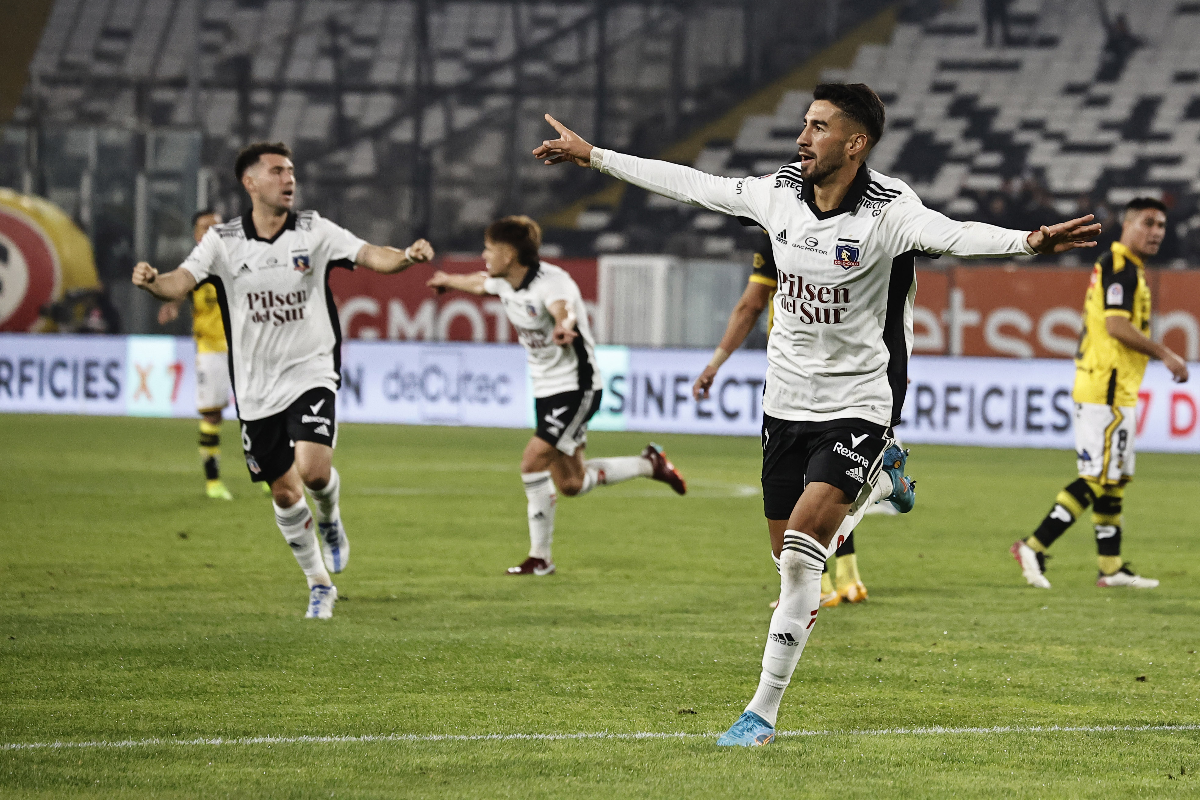 Juan Martin Lucero celebra su gol durante el partido valido por la décimo tercera fecha del Campeonato PlanVital 2022, entre Colo Colo vs Coquimbo Unido, en el estadio Monumental.

 FOTO: KARIN POZOAGENCIAUNO