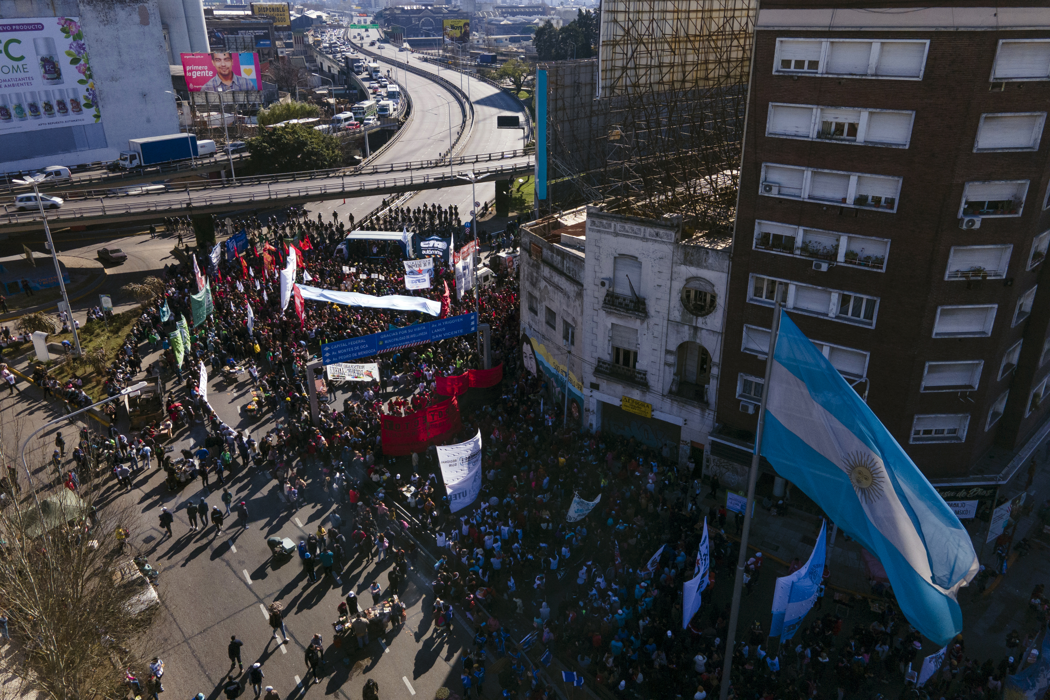 Economía argentina registró sorpresivo crecimiento en mayo pese a elevada inflación