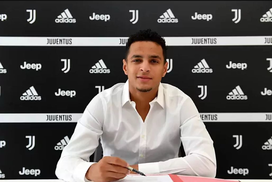 Mohammed Amine Ihattaren al momento de ser presentado en la Juventus.