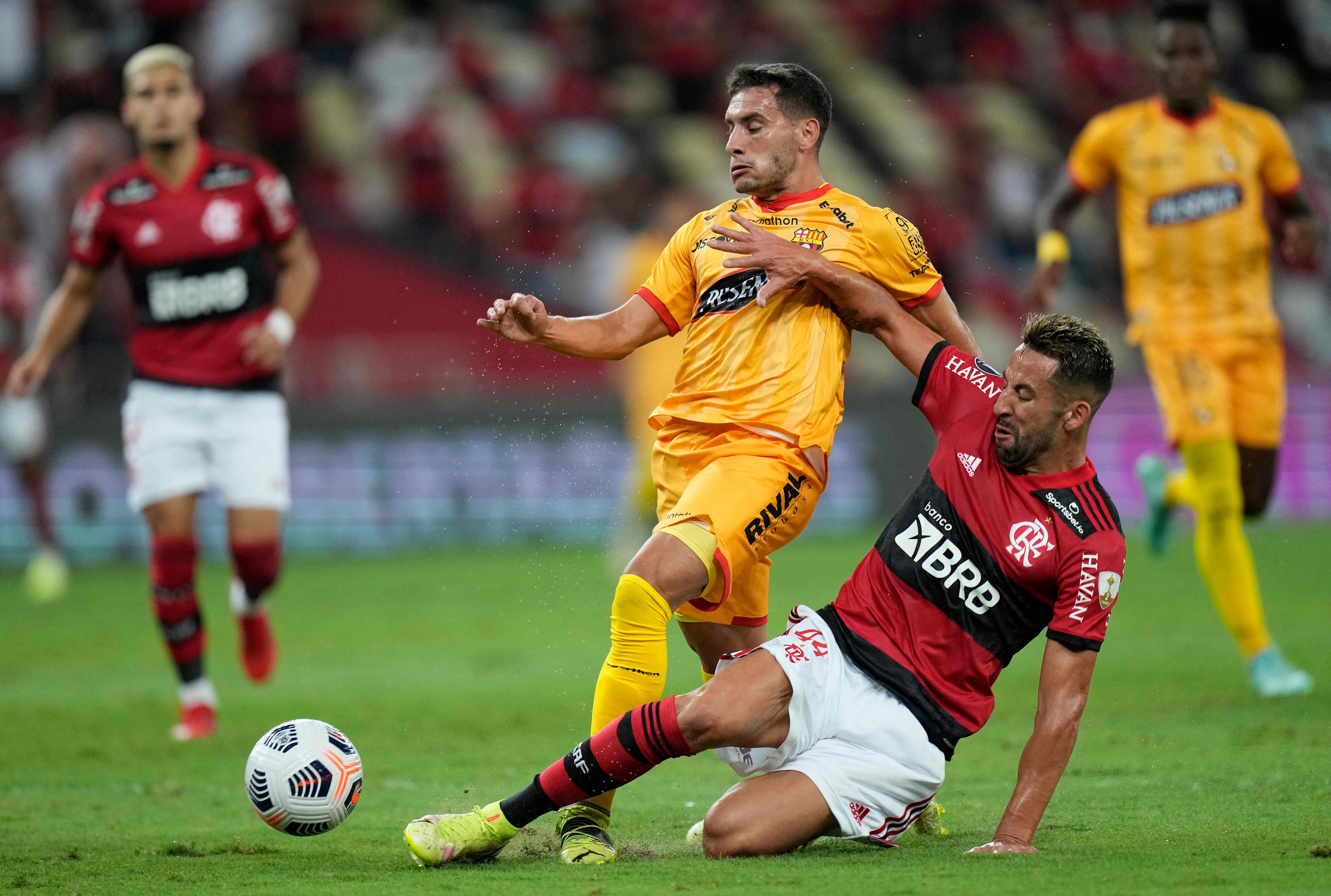 Mauricio Isla hizo un buen partido ante Barcelona de Guayaquil.