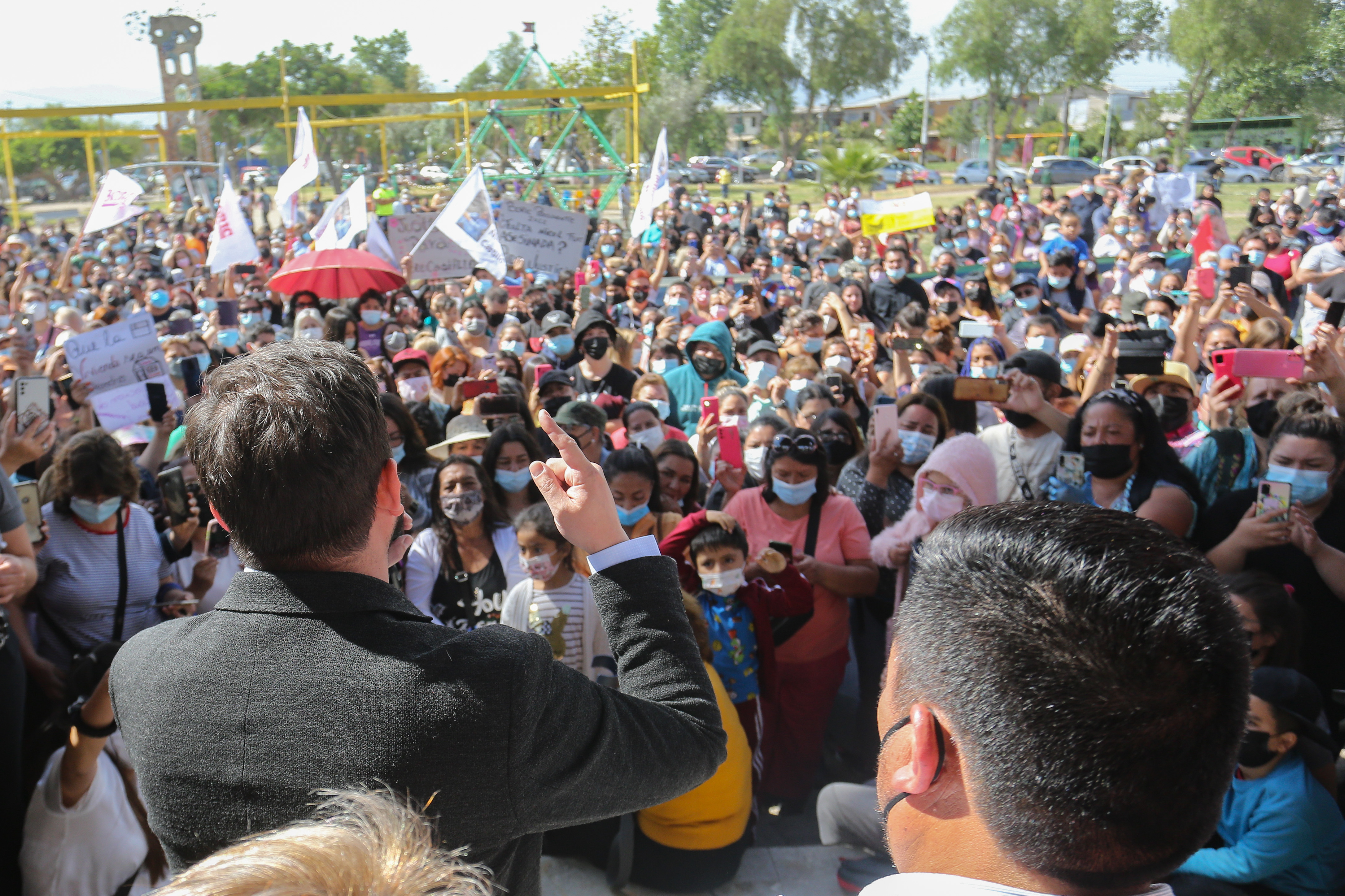 30 de Noviembre de 2021 / EL BOSQUE 

Gabriel Boric, candidato presidencial de Apruebo Dignidad llega a la comuna de El Bosque para un encuentro con vecinos

FOTO: DIEGO MARTIN /AGENCIAUNO