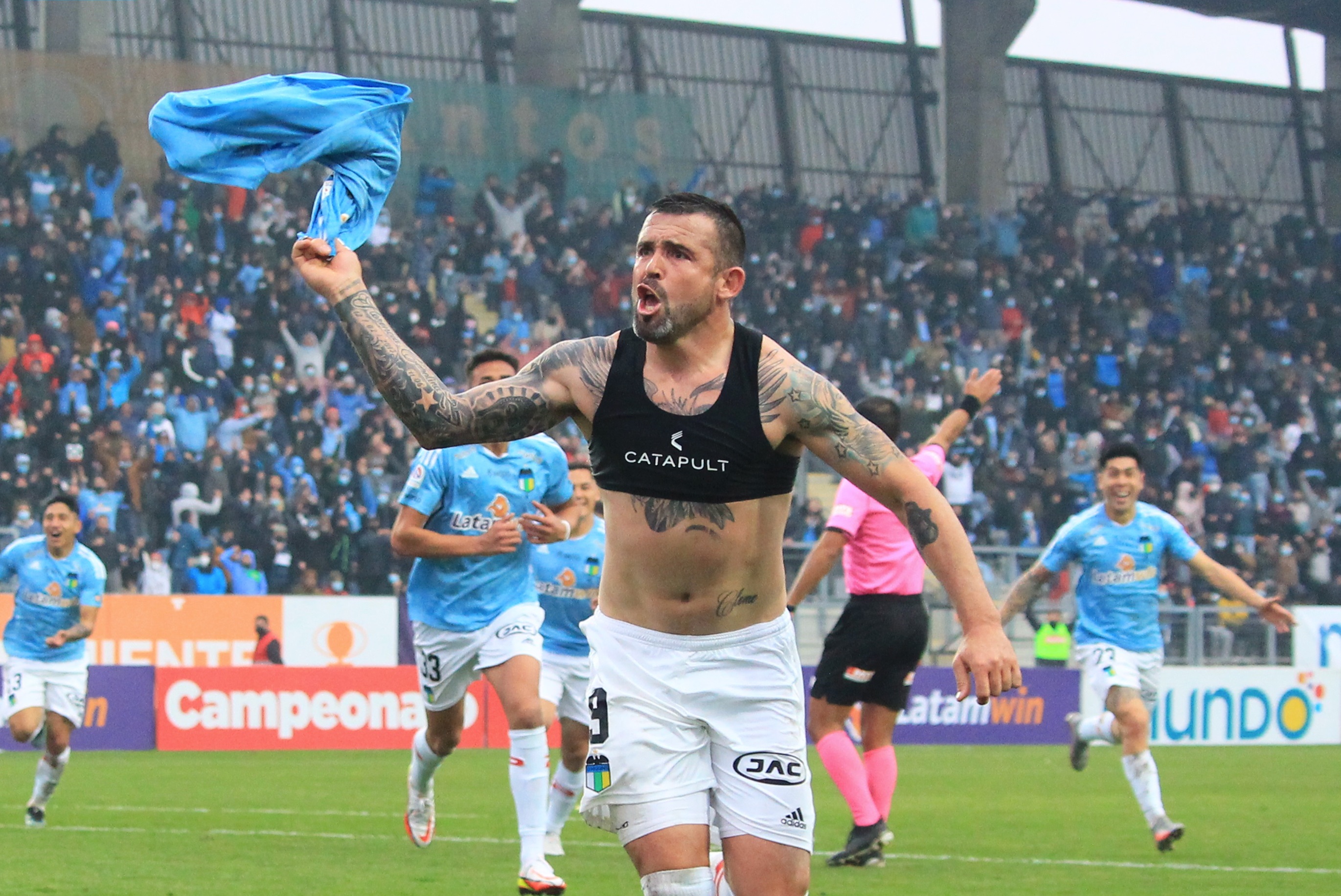 Donoso festeja su gol frente a la U. FOTO: OHigginsoficial / Twitter.