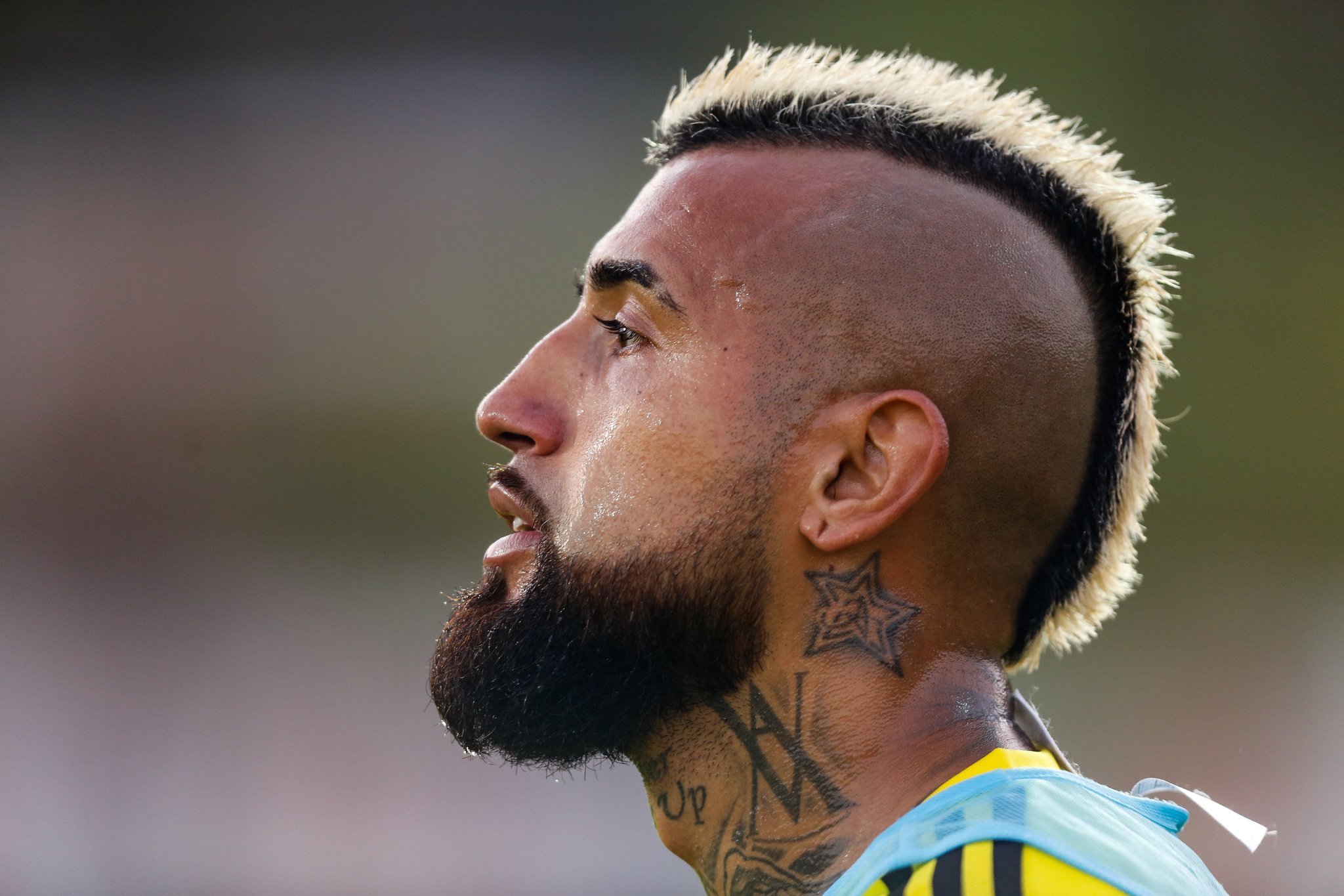 Vidal, durante un entrenamiento junto al plantel del Mengao. FOTO: @Flamengo / Twitter.