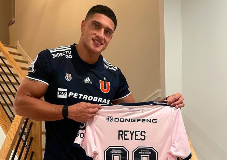 Sammis Reyes recibió una camiseta de Universidad de Chile como regalo.