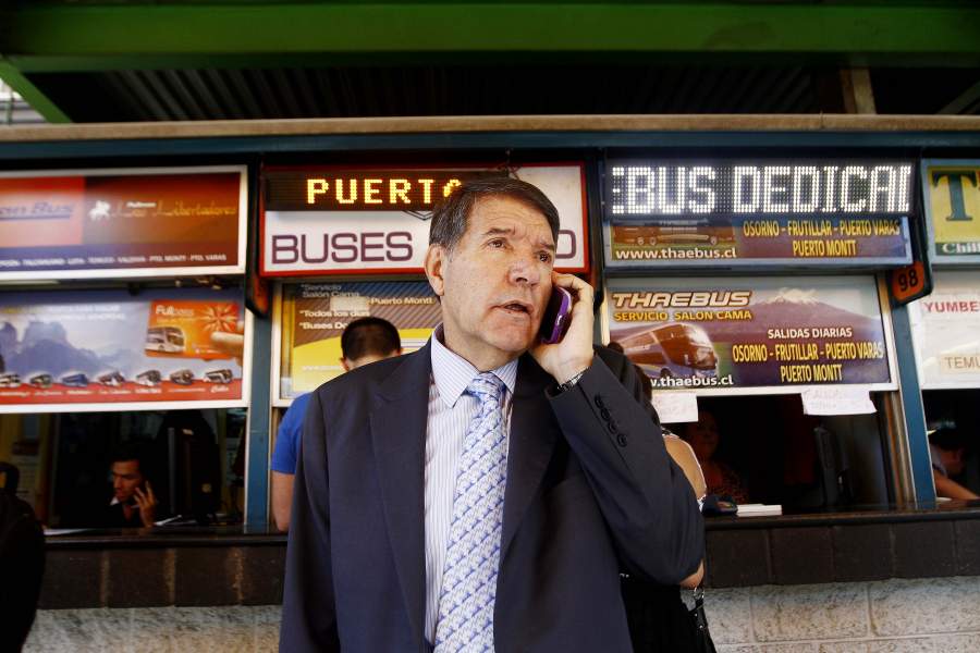 30  Diciembre de 2013/SANTIAGO Marcos Carter B., presidente de Fenabus, da a conocer la incorporación de nuevas tecnologías a bordo de los buses interurbanos para el verano de 2014. Se demuestra a los medios cómo es el funcionamiento de las nuevas cámaras preventivas y de seguridad a bordo, visión nocturna, sensores anti-incendio, cinturones 3 puntas, paneles de velocidad externa, etc. FOTO:DAVID CORTES SEREY/ AGENCIAUNO