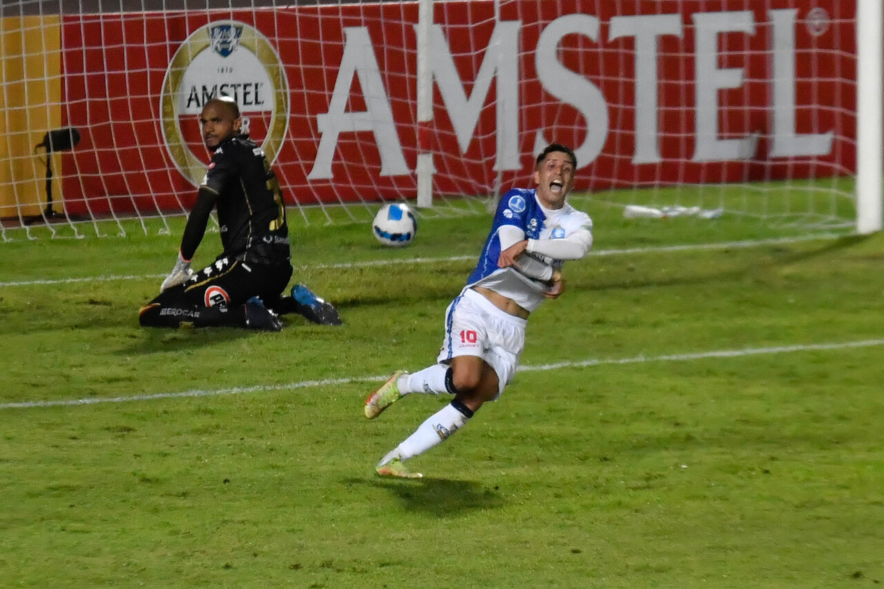 Jason Flores anotó el último penal para el triunfo de Antofagasta. FOTO: AGENCIAUNO