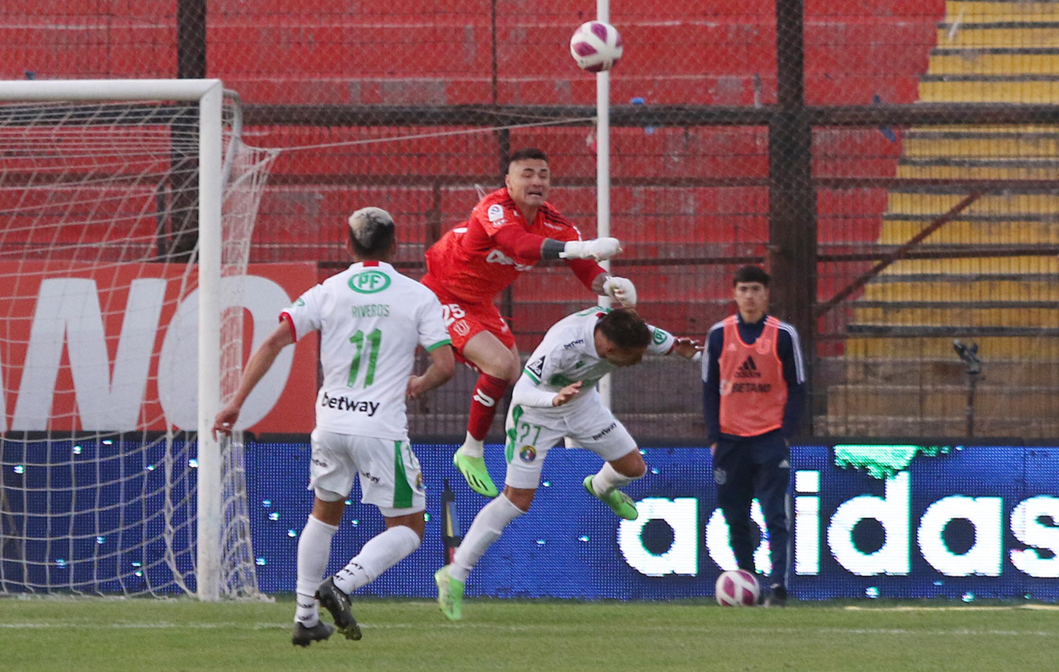 El arquero ex River que tuvo una tarde para el olvido: dos