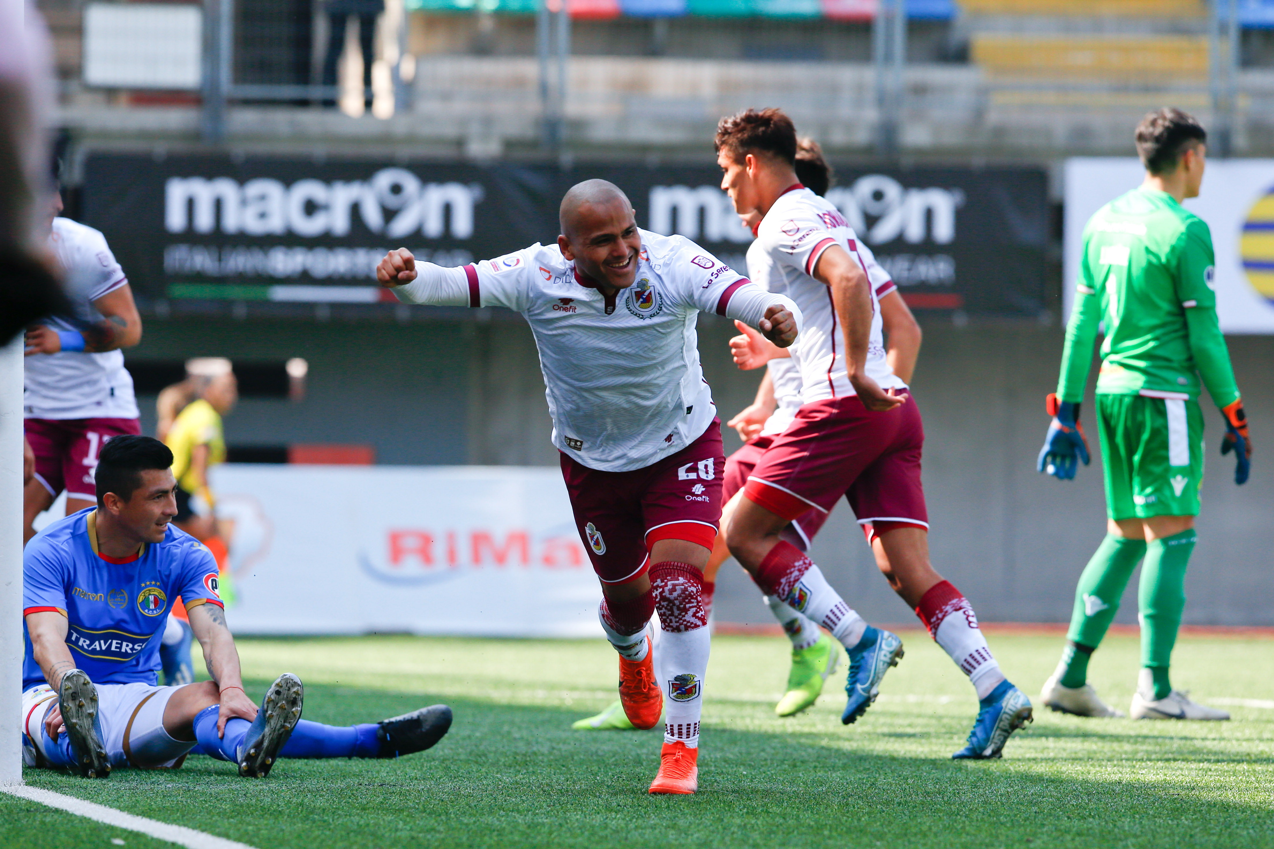 Humberto Suazo vuelve a anotar en la Primera División después de cinco años - La Tercera