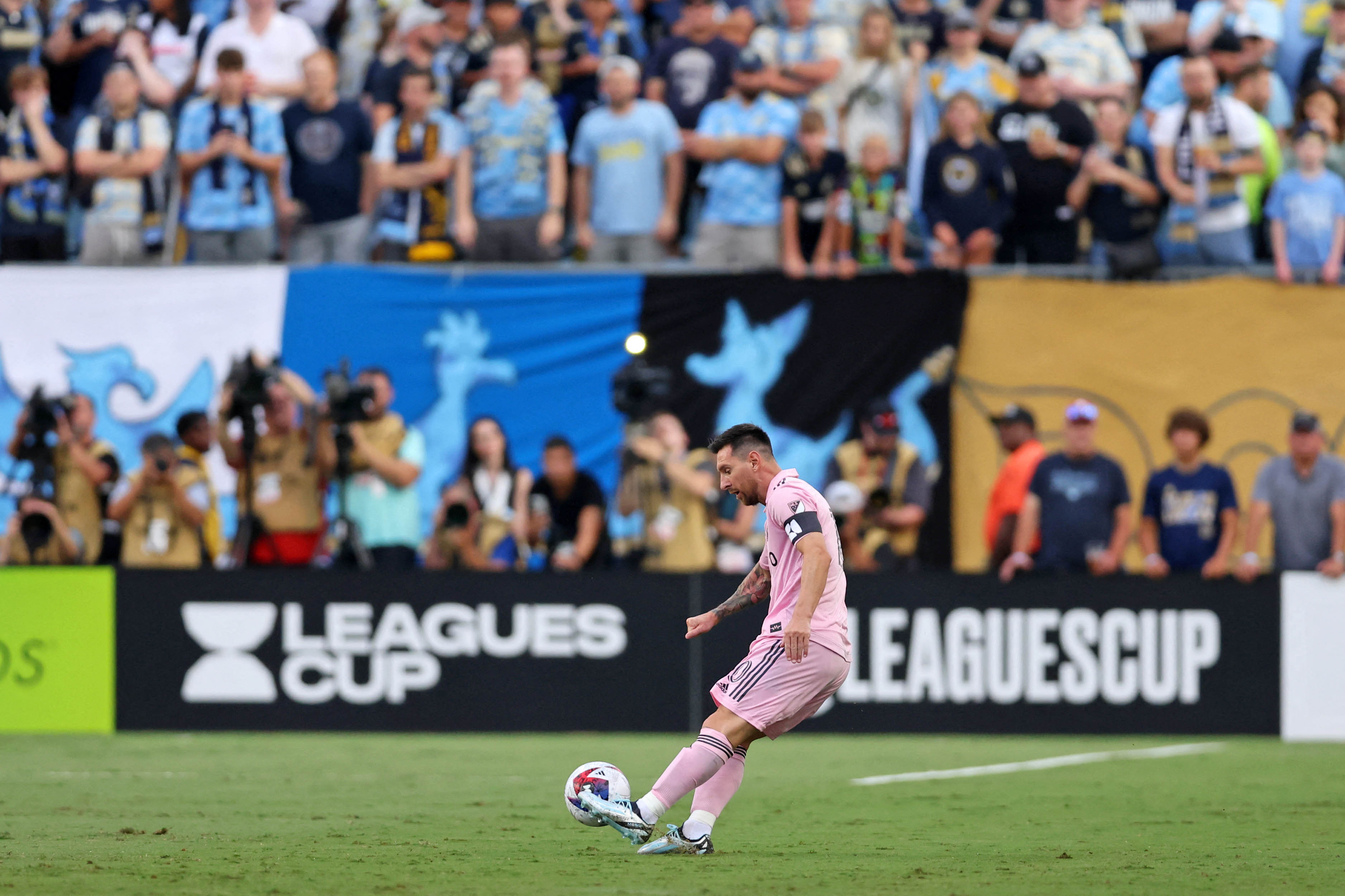 Messi lota estádio com famosos para assistir partida da MLS